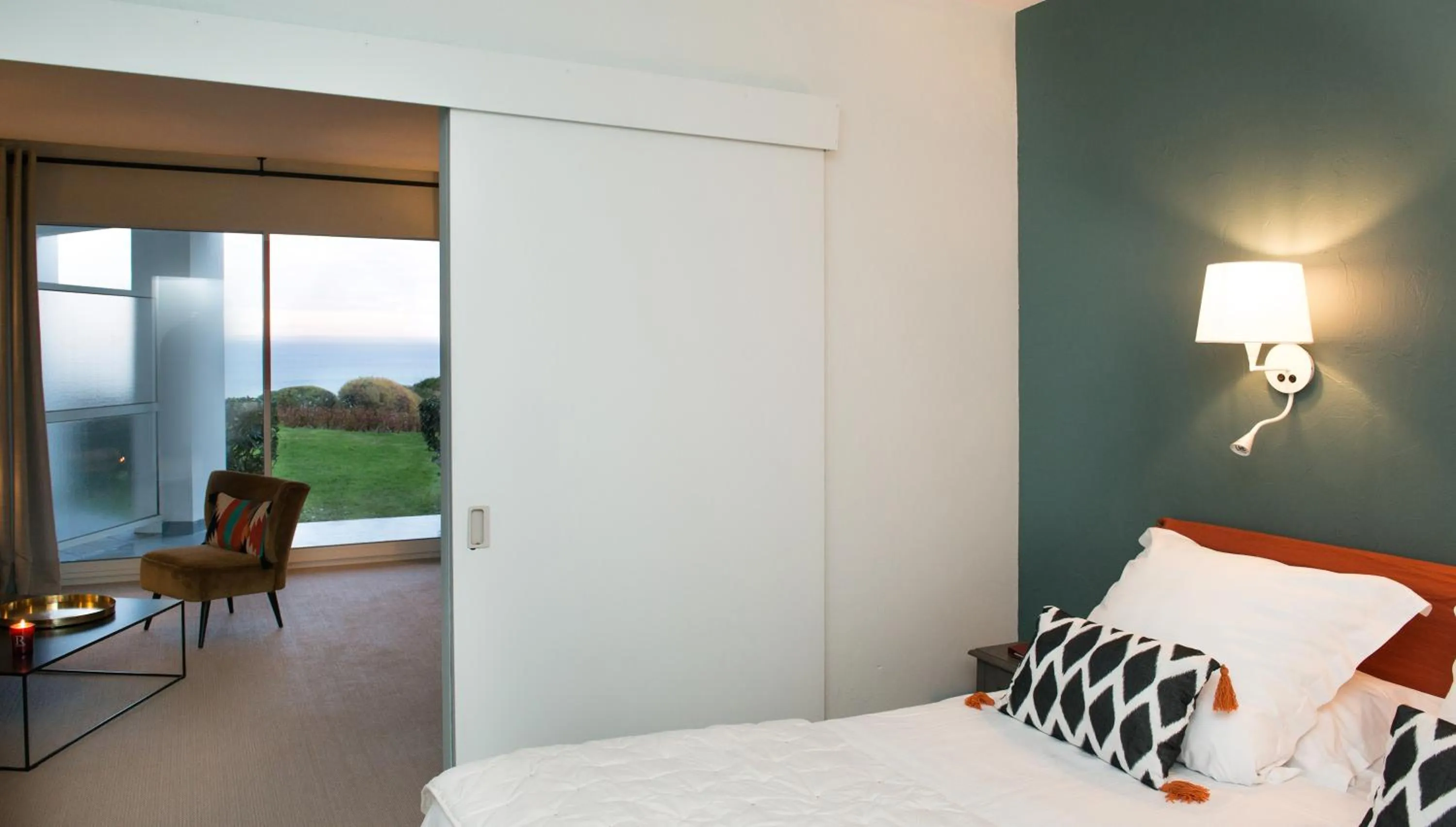 Bedroom in Hôtel La Réserve