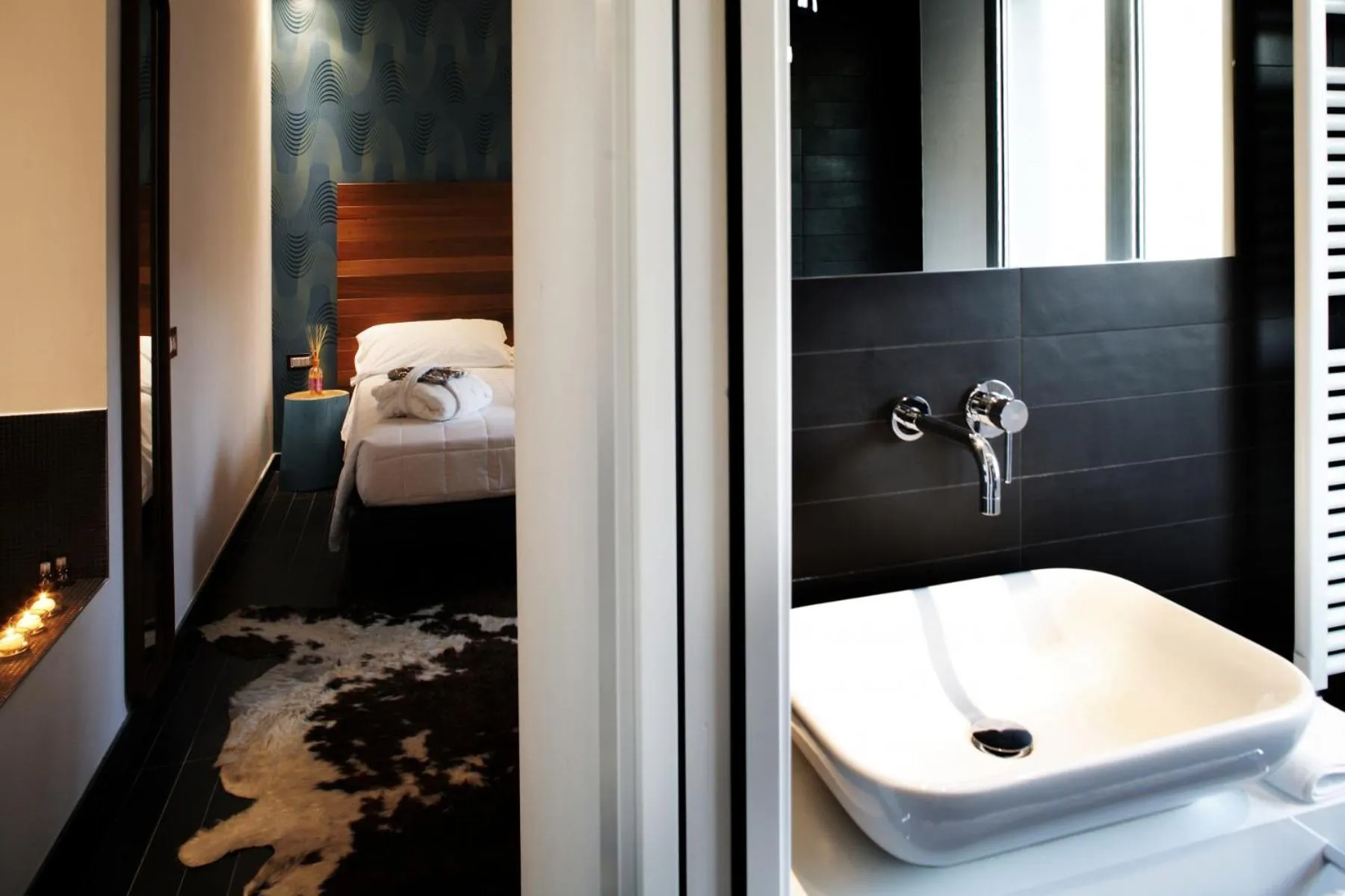 Bathroom, Bed in Q Hotel