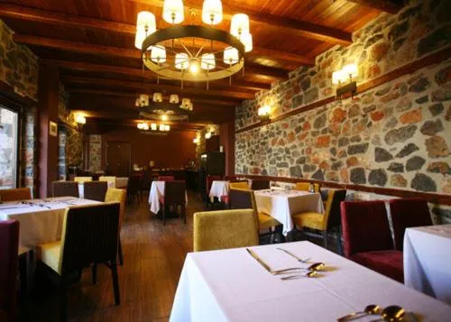 Restaurant/places to eat in Gioras Hotel
