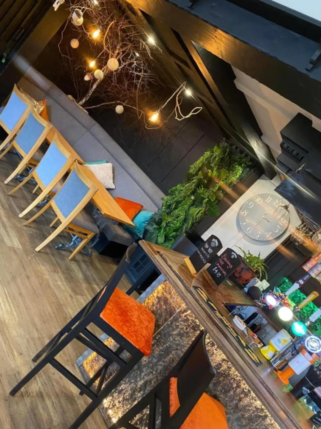 Restaurant/places to eat in The Bear On The Square