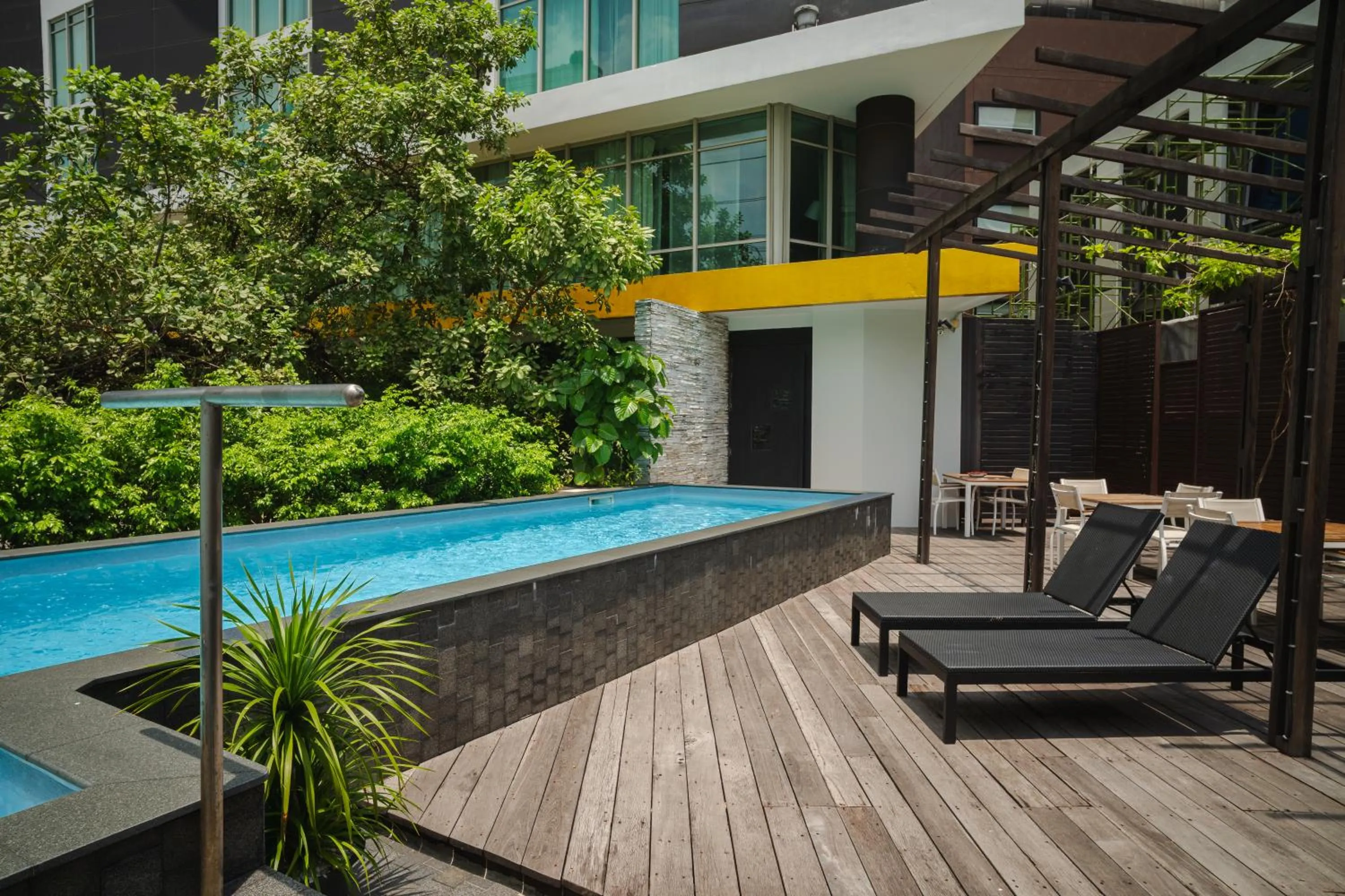 Swimming pool in TUI BLUE Maduzi Hotel Bangkok