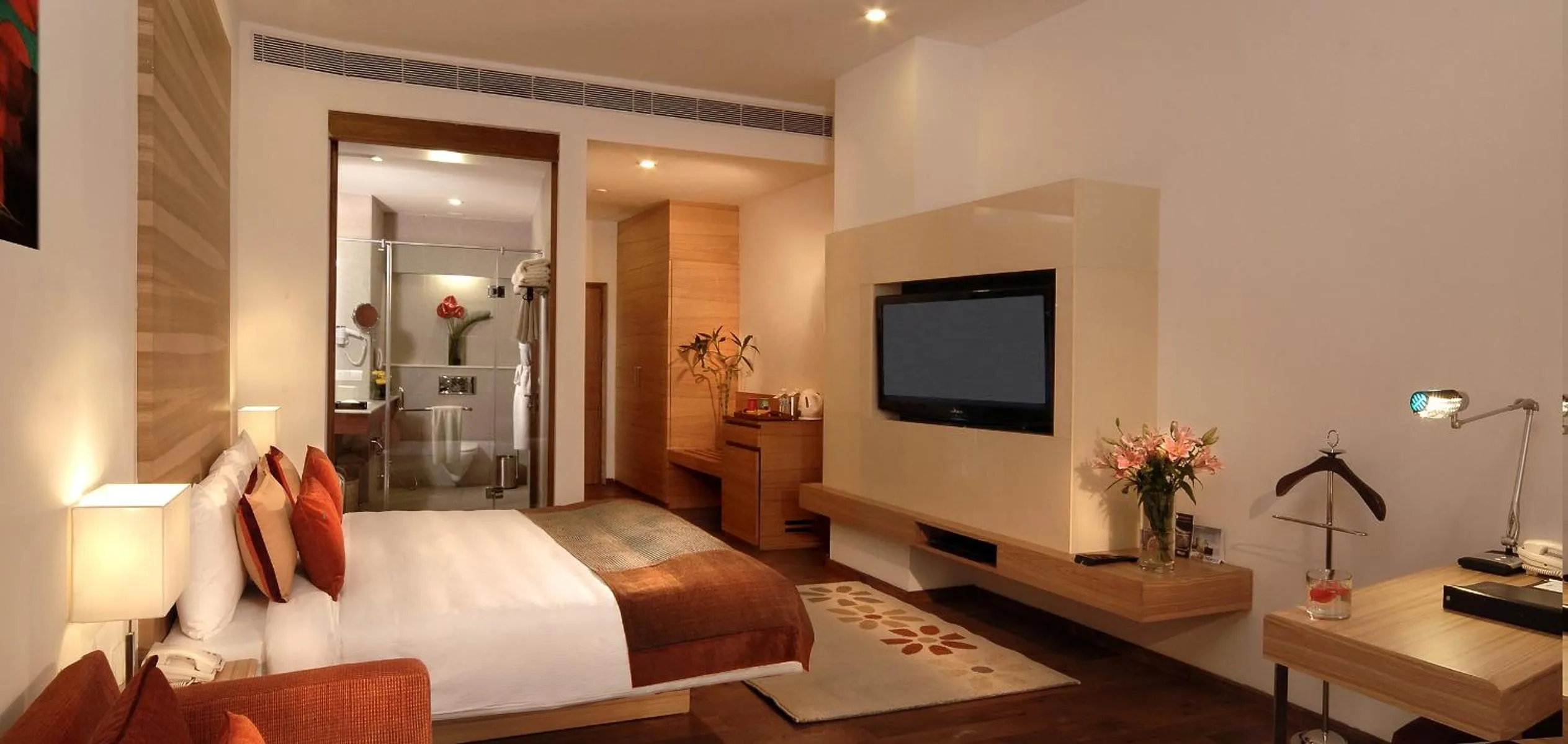 Photo of the whole room, Bed in Fortune Select Global, Gurugram - Member ITC Hotels' Group