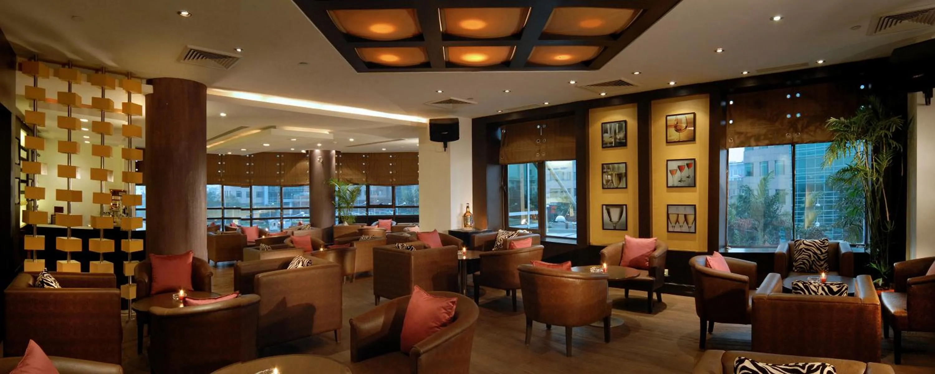 Lounge or bar in Fortune Select Global, Gurugram - Member ITC Hotels' Group