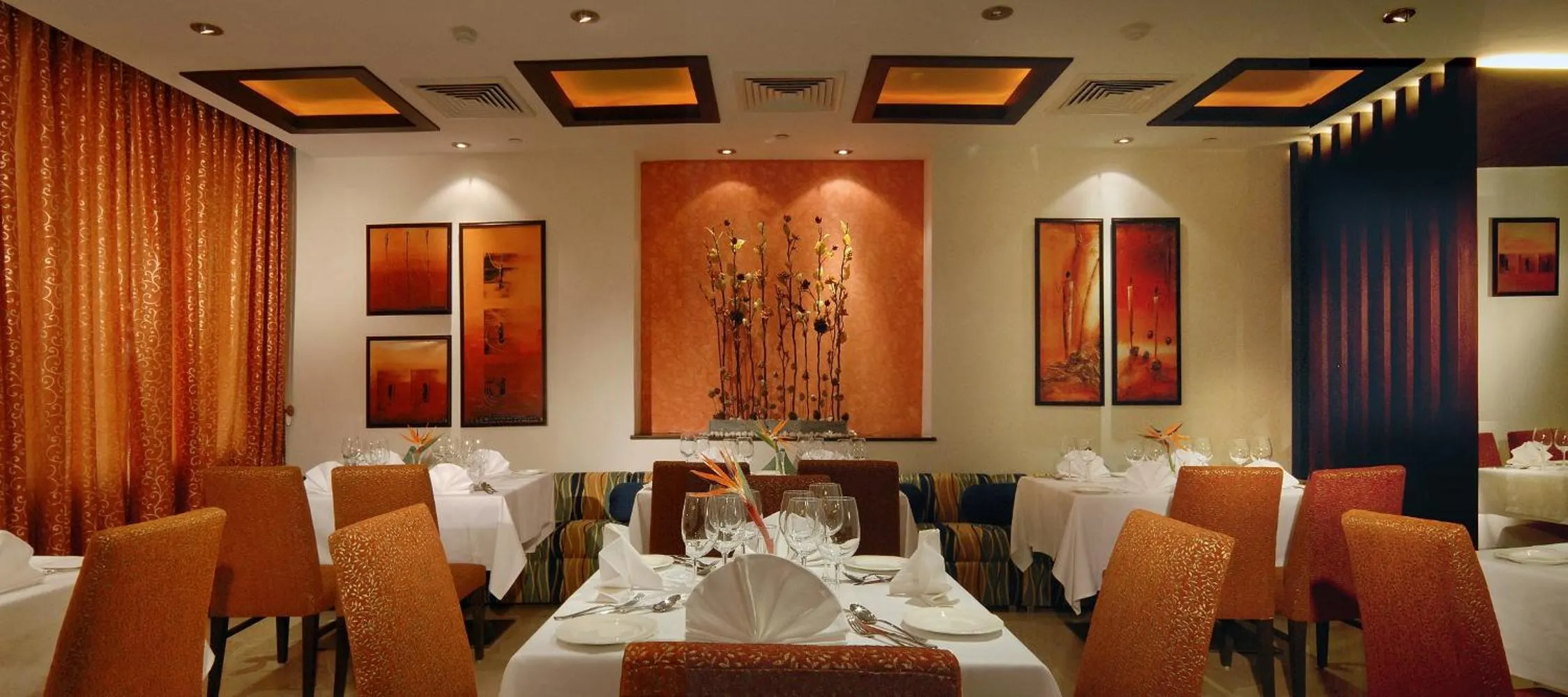 Restaurant/places to eat in Fortune Select Global, Gurugram - Member ITC Hotels' Group