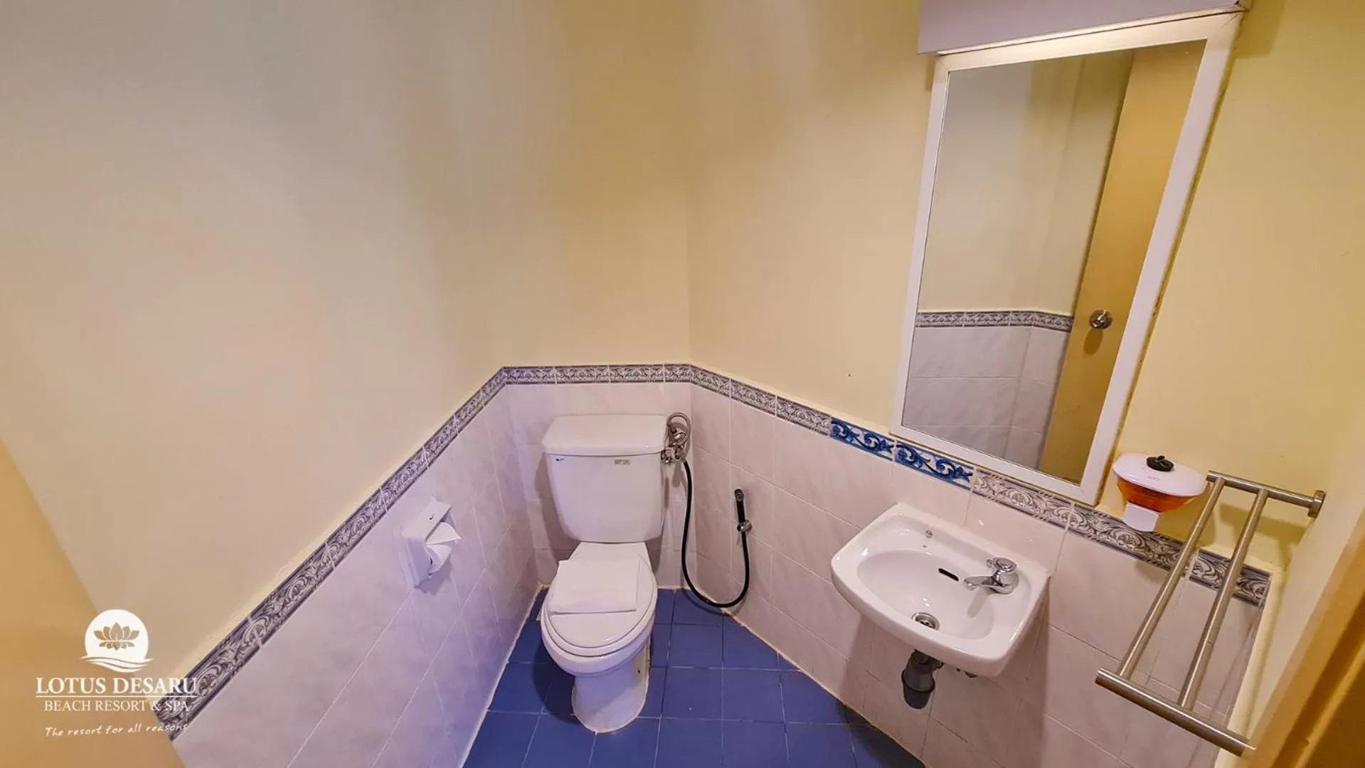 Shower in Lotus Desaru Beach Resort & Spa