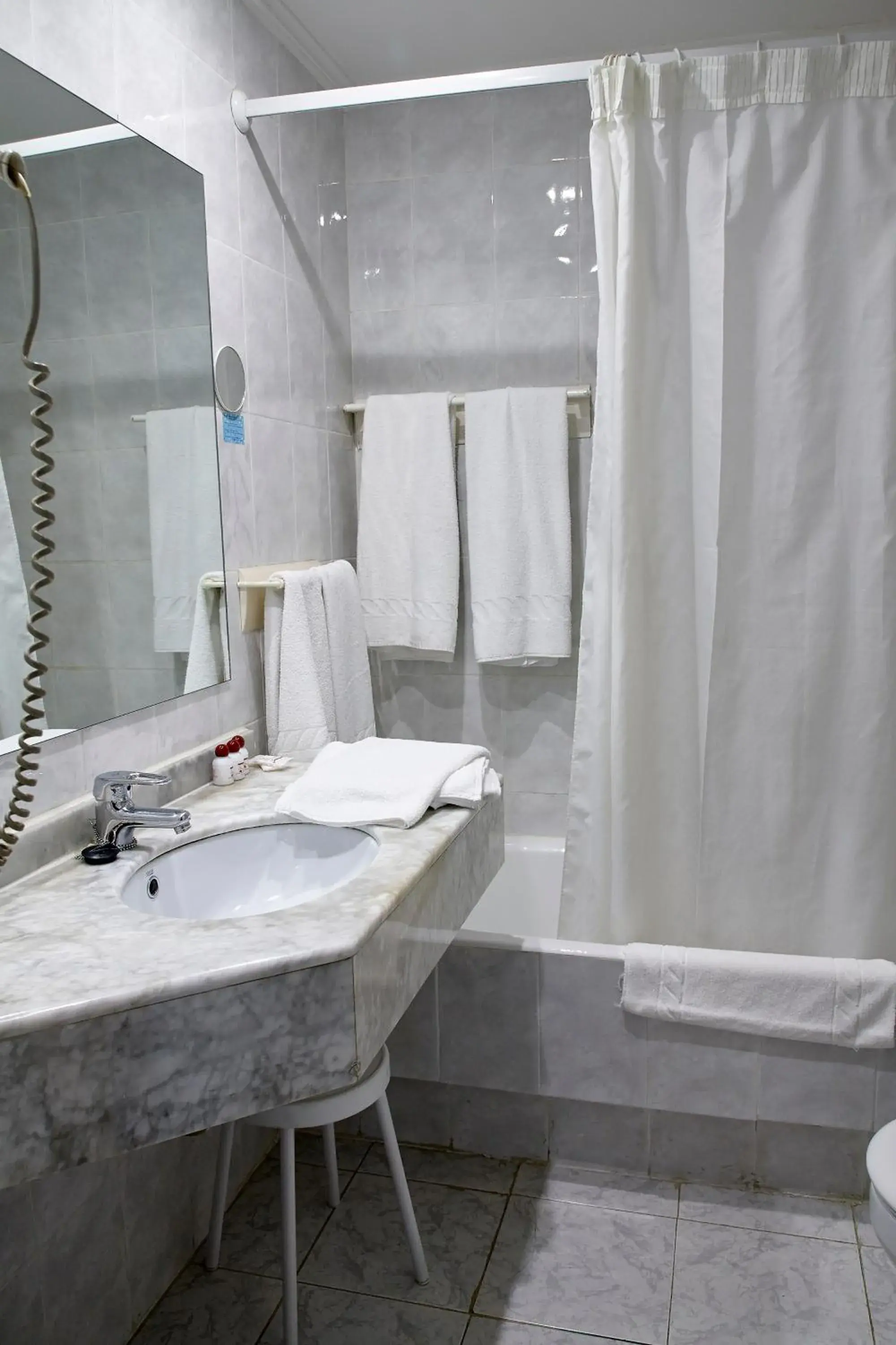 Quadruple Room in Hotel San Jorge Quadruple Room in Hotel San Jorge