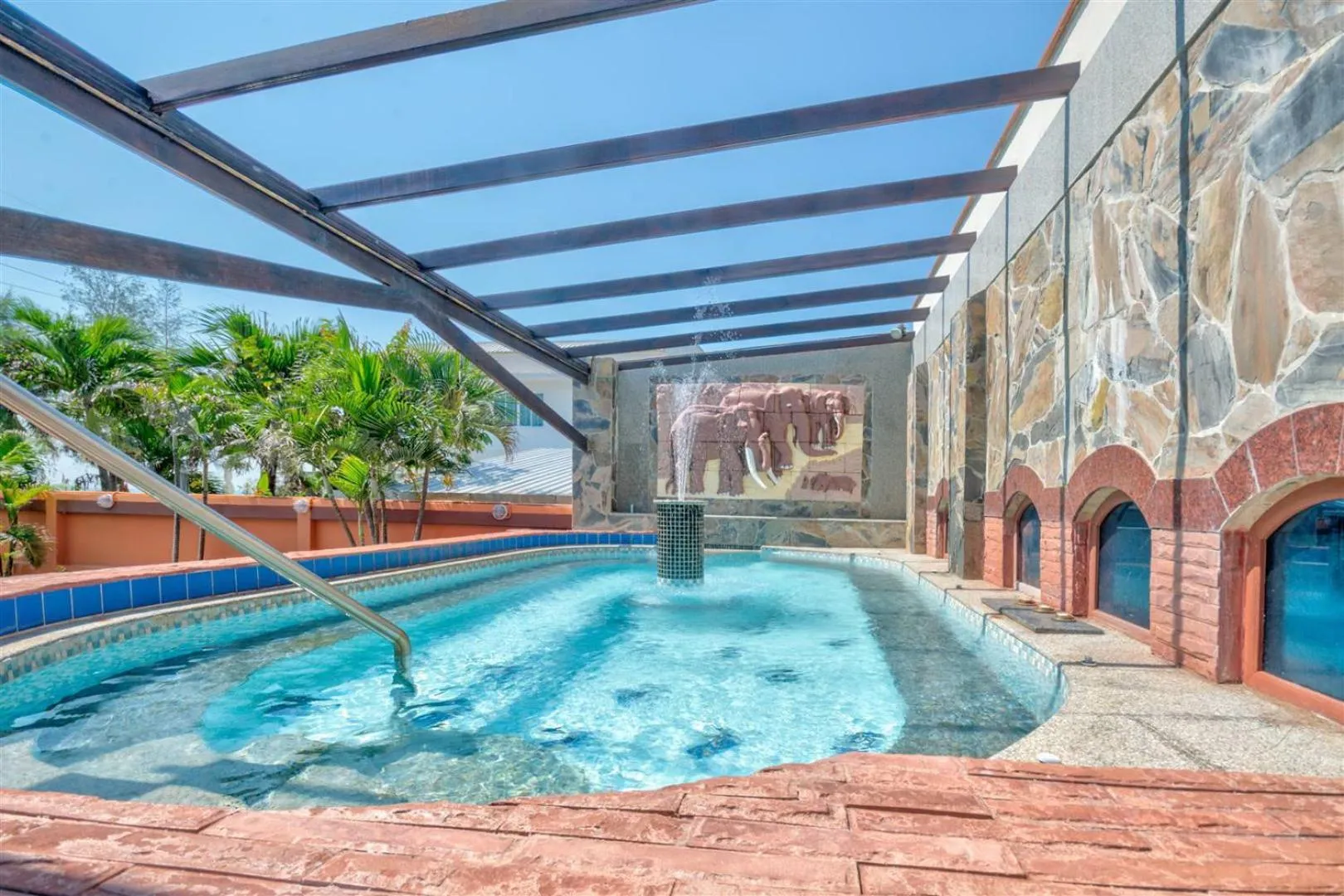 Swimming pool in Palm Beach Resort