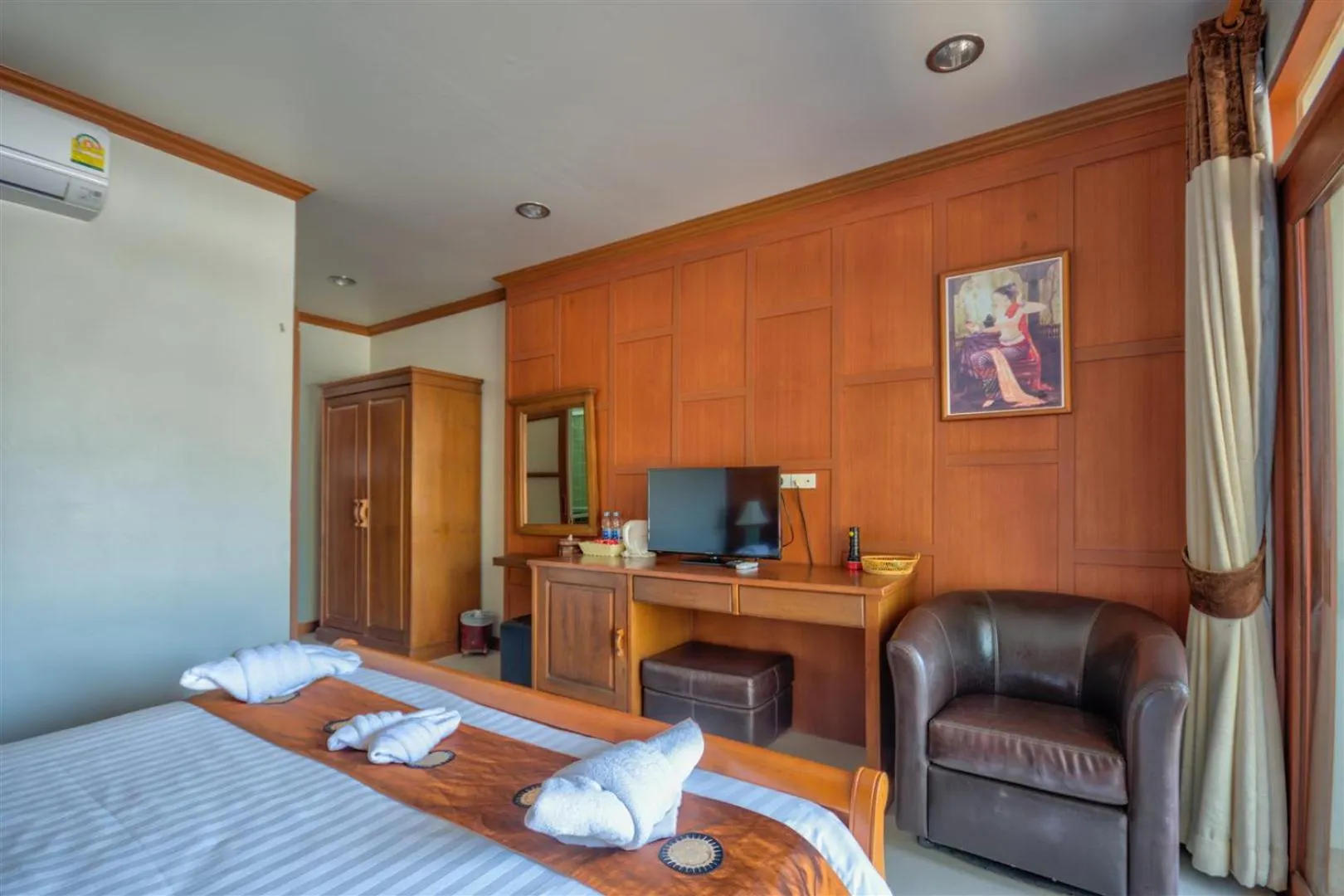 Bed in Palm Beach Resort