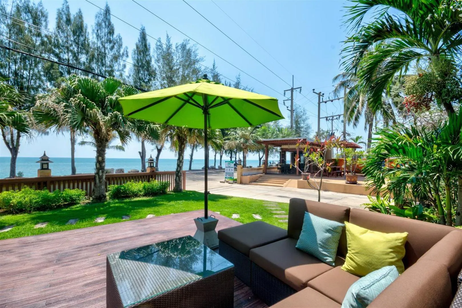 Lounge or bar in Palm Beach Resort