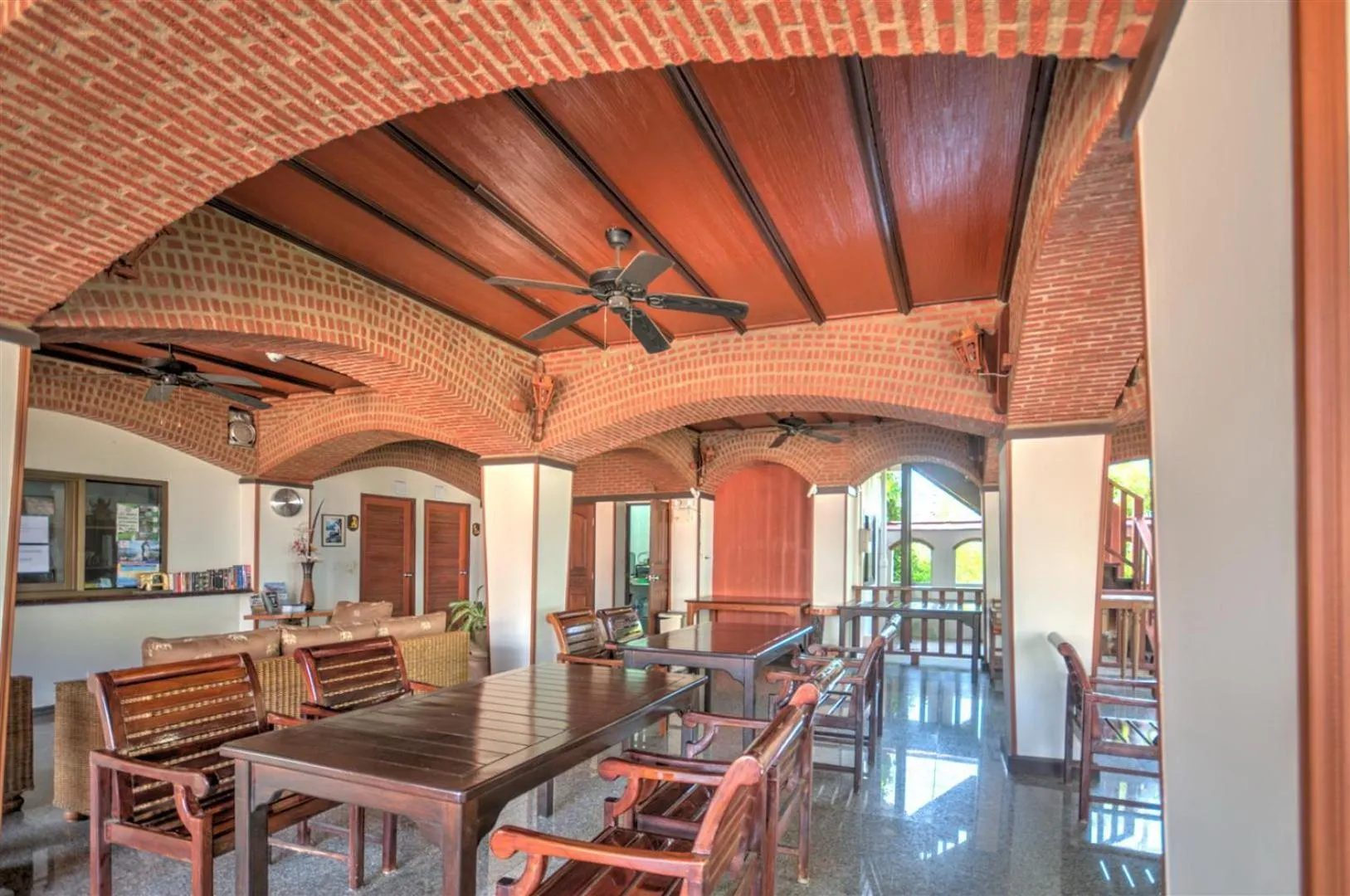 Restaurant/places to eat in Palm Beach Resort