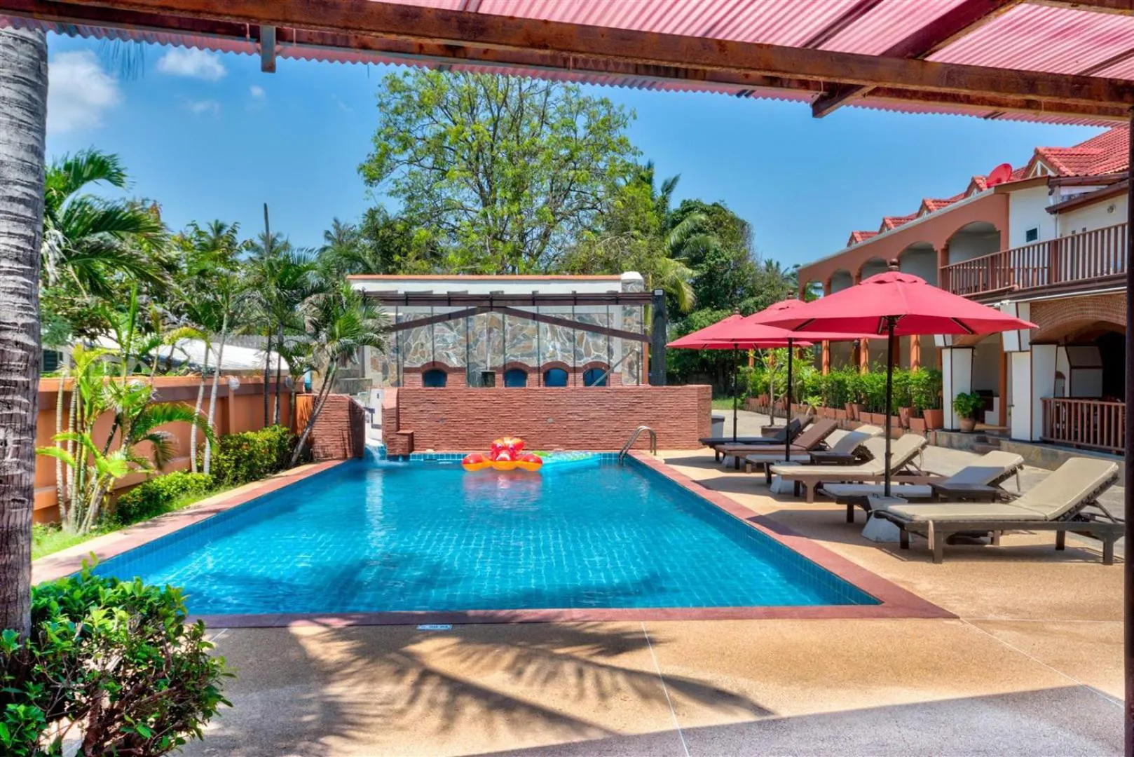 Swimming pool in Palm Beach Resort