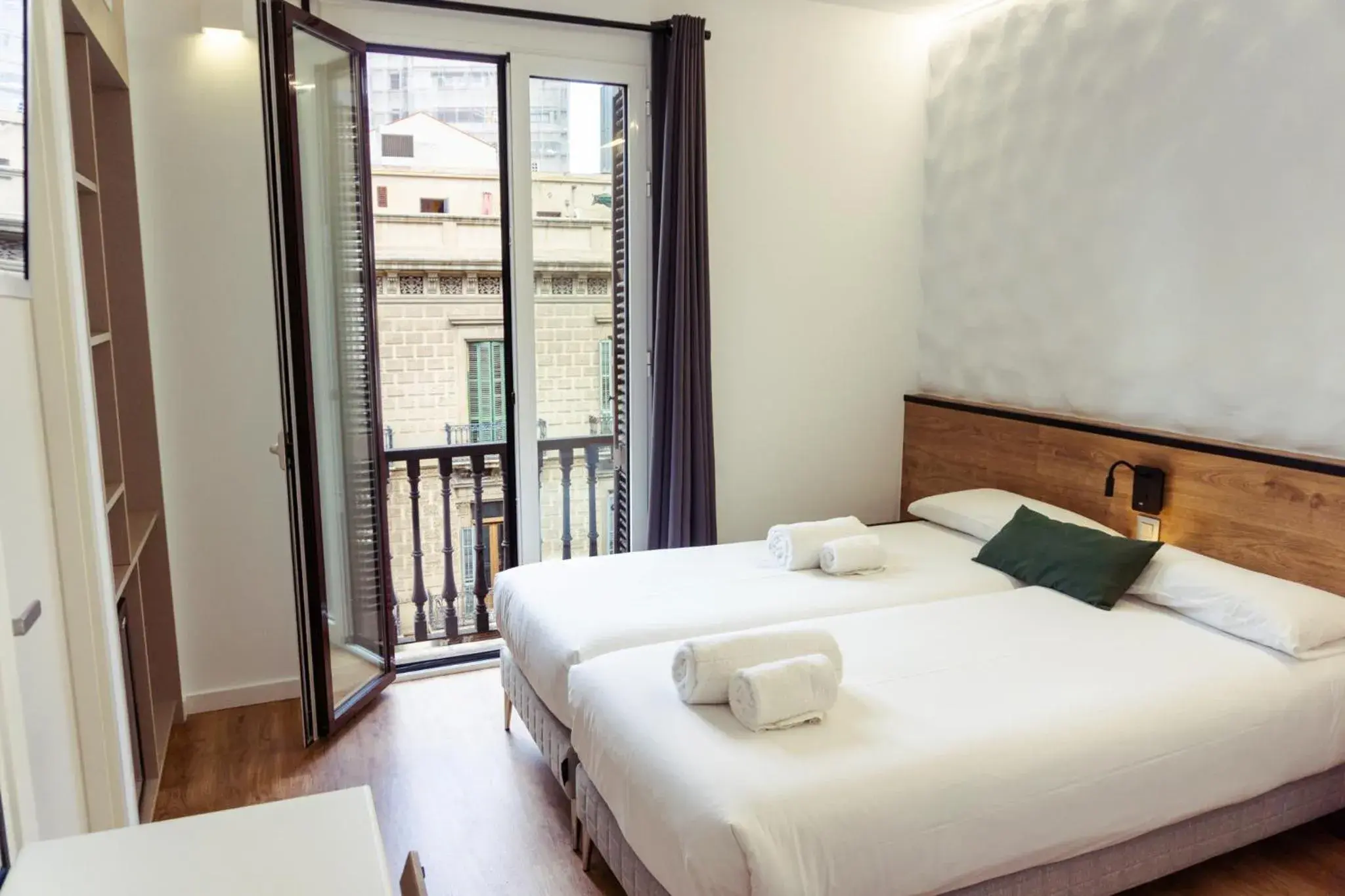 Triple Room with City View in Fontanella Green House Triple Room with City View in Fontanella Green House