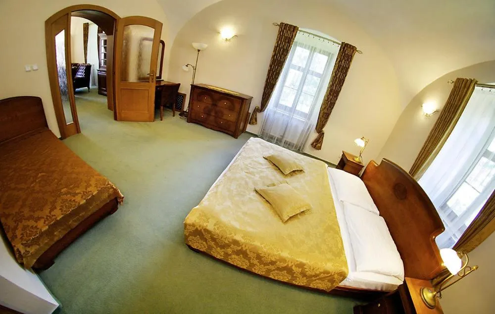 Photo of the whole room, Bed in Kastiel Lucivna
