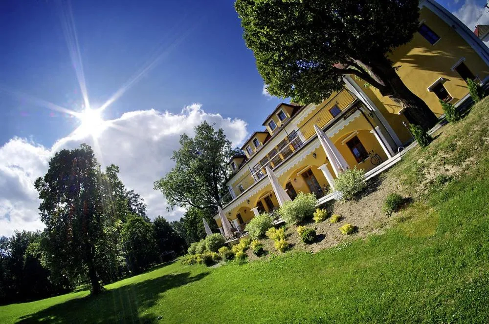 Facade/entrance in Kastiel Lucivna