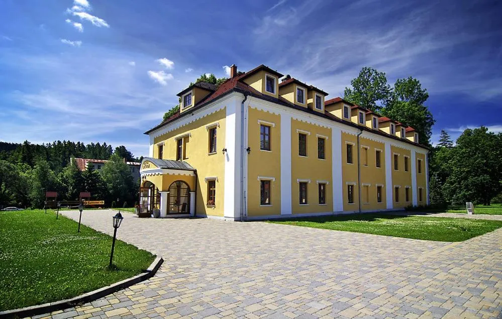 Facade/entrance in Kastiel Lucivna