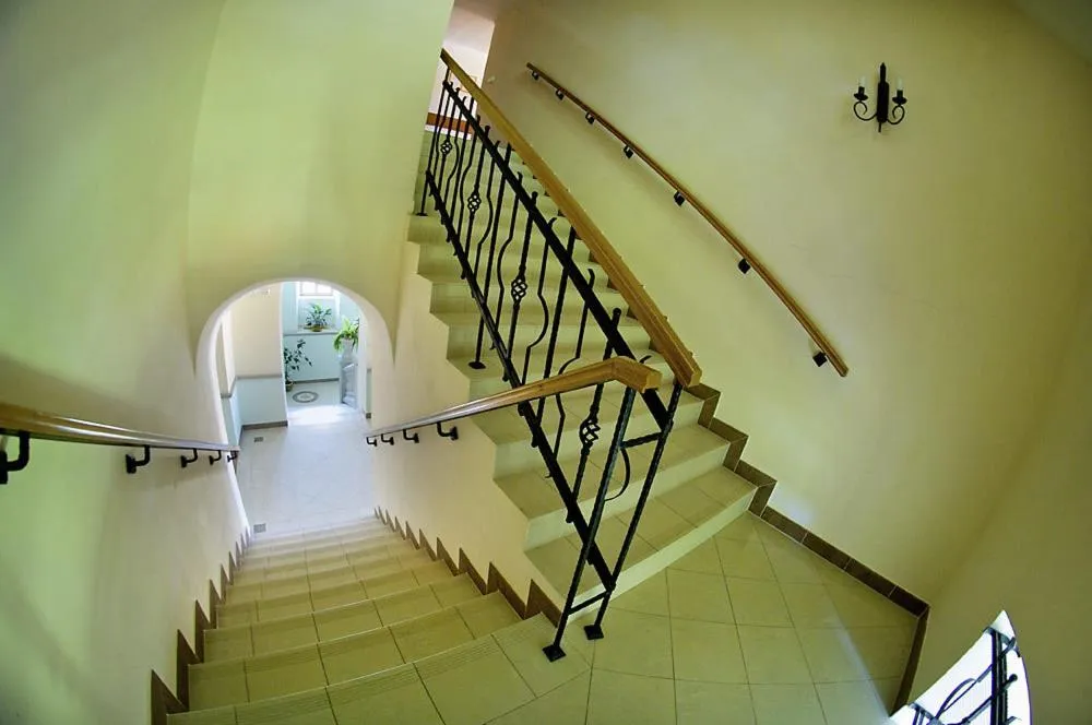 Decorative detail in Kastiel Lucivna