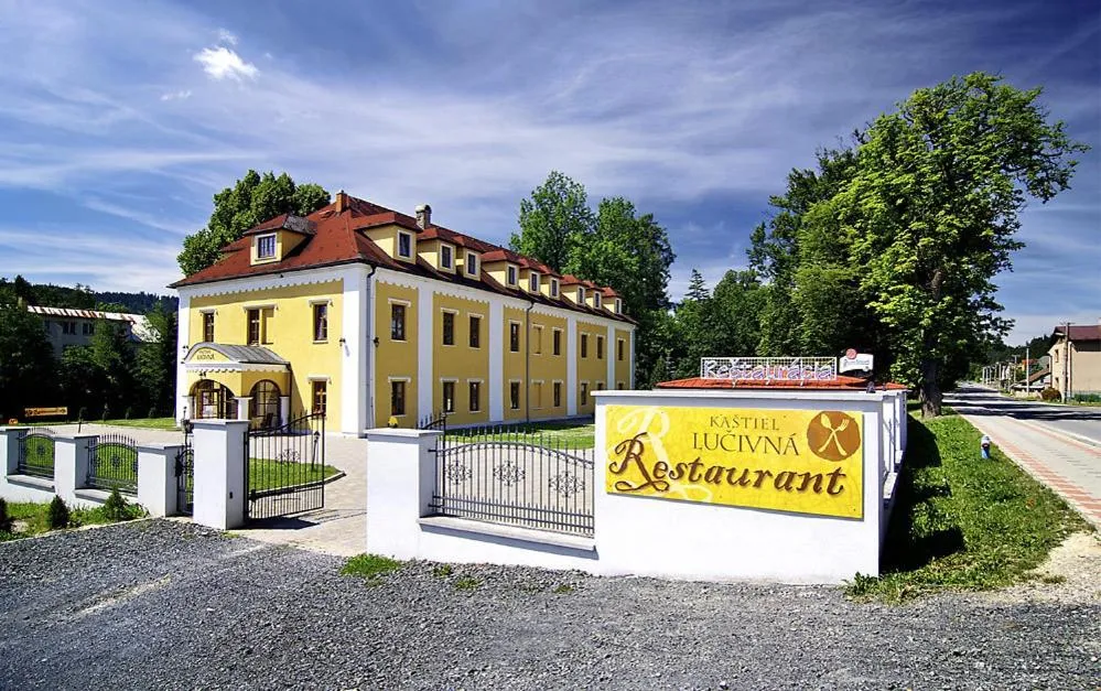 Facade/entrance in Kastiel Lucivna