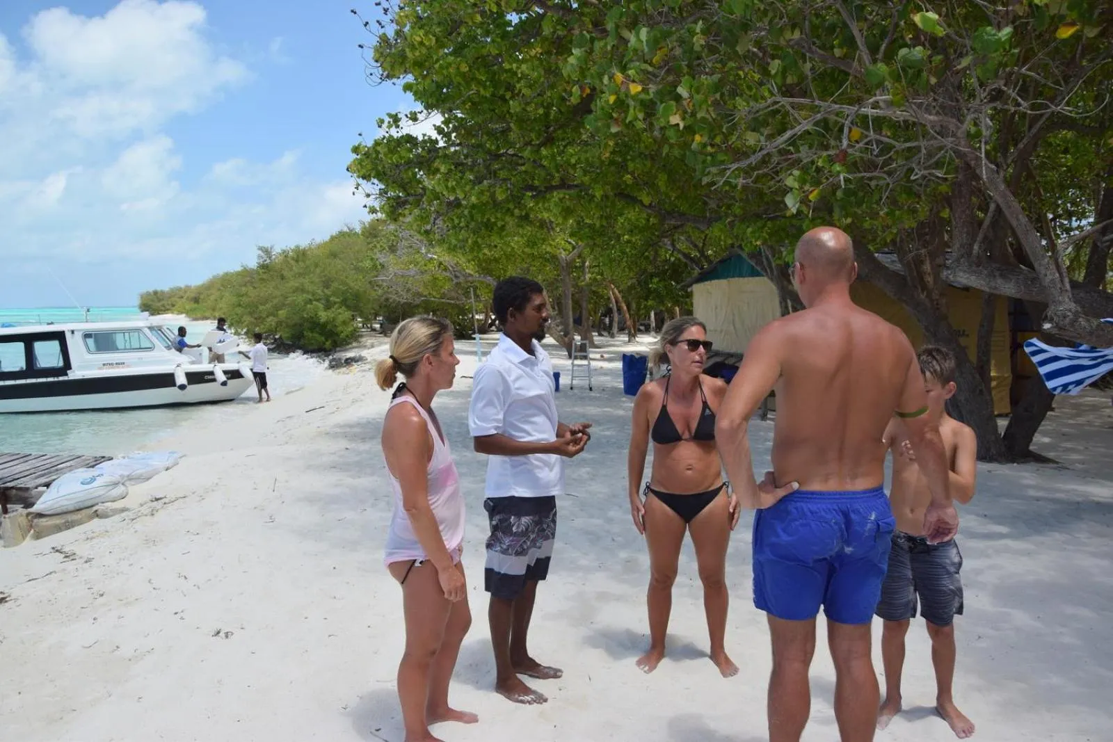 Day in Araamu Hotels Maldives at Dhiffushi