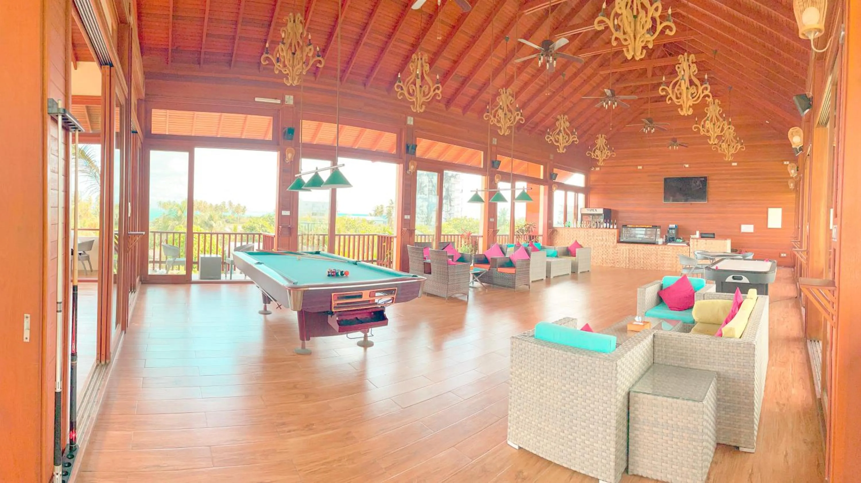 Communal lounge/ TV room in Araamu Hotels Maldives at Dhiffushi