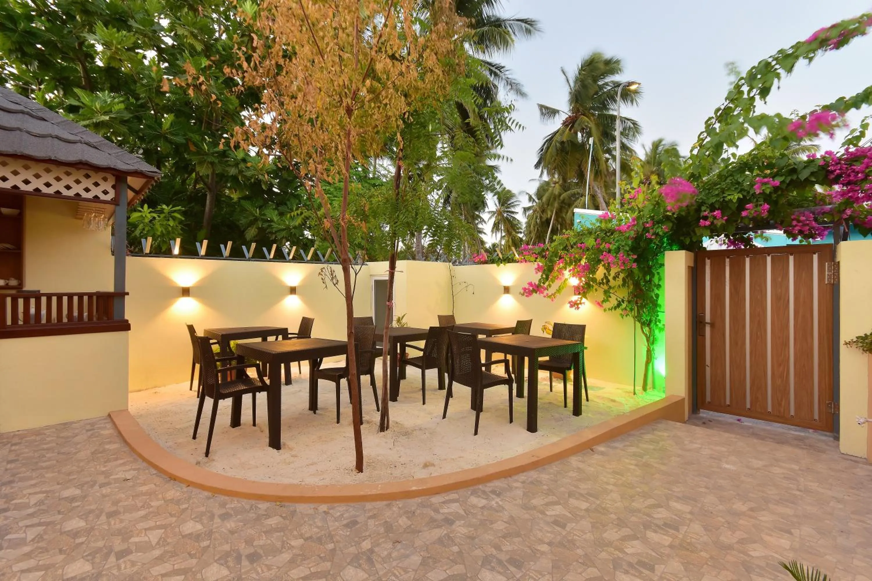 Restaurant/places to eat in Nala Veli Villa