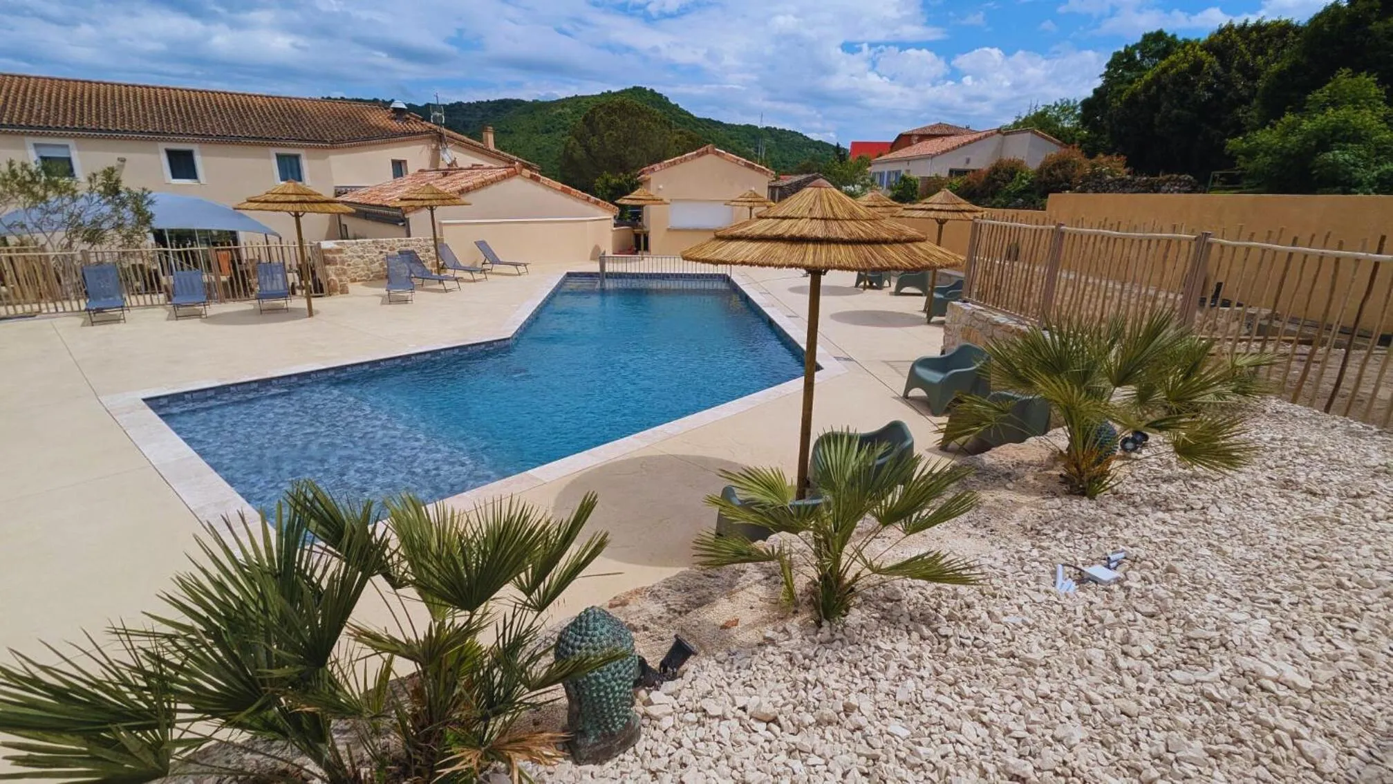 Swimming pool in Hotel Restaurant Les Chataigniers