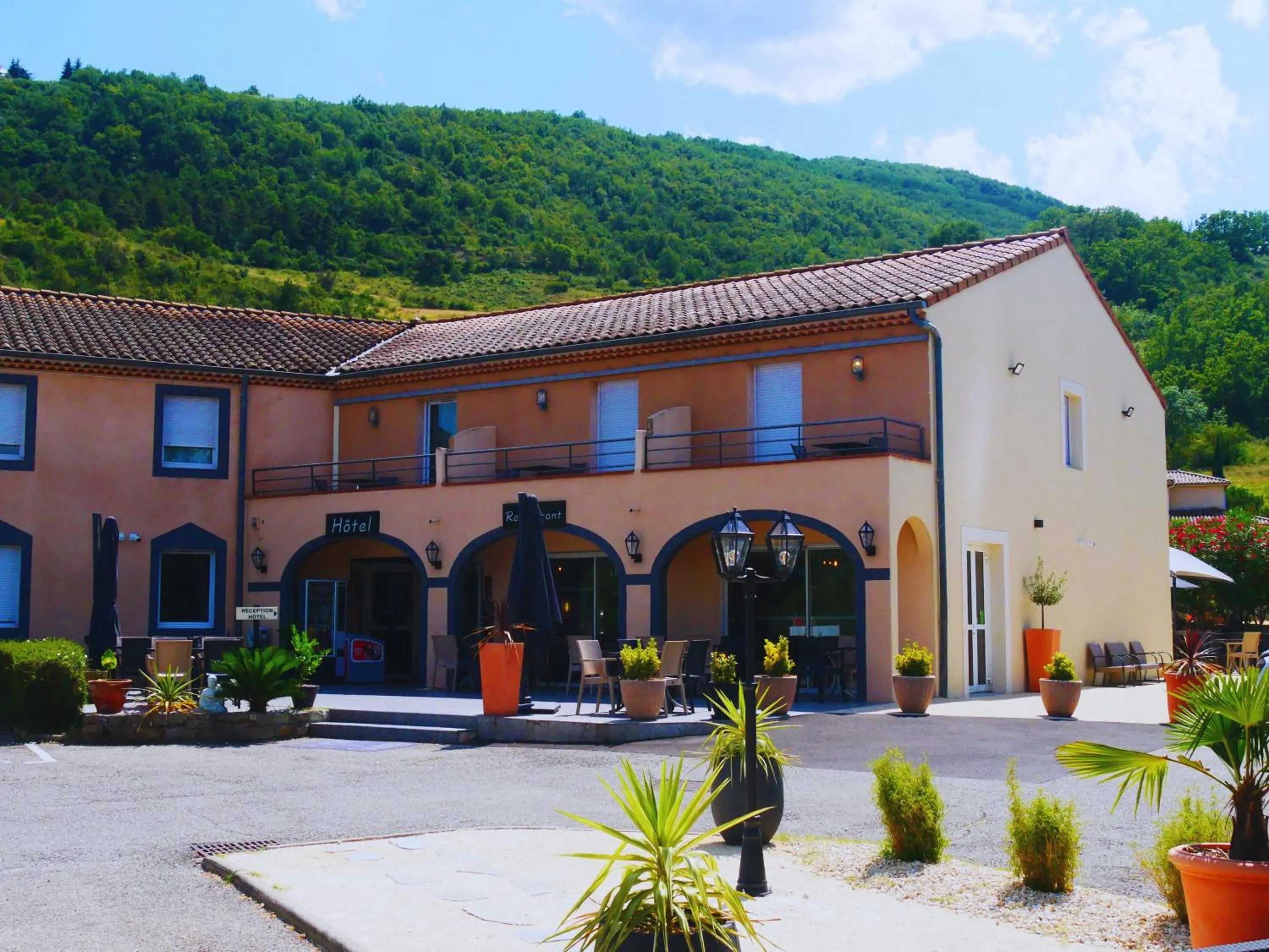 Property building in Hotel Restaurant Les Chataigniers