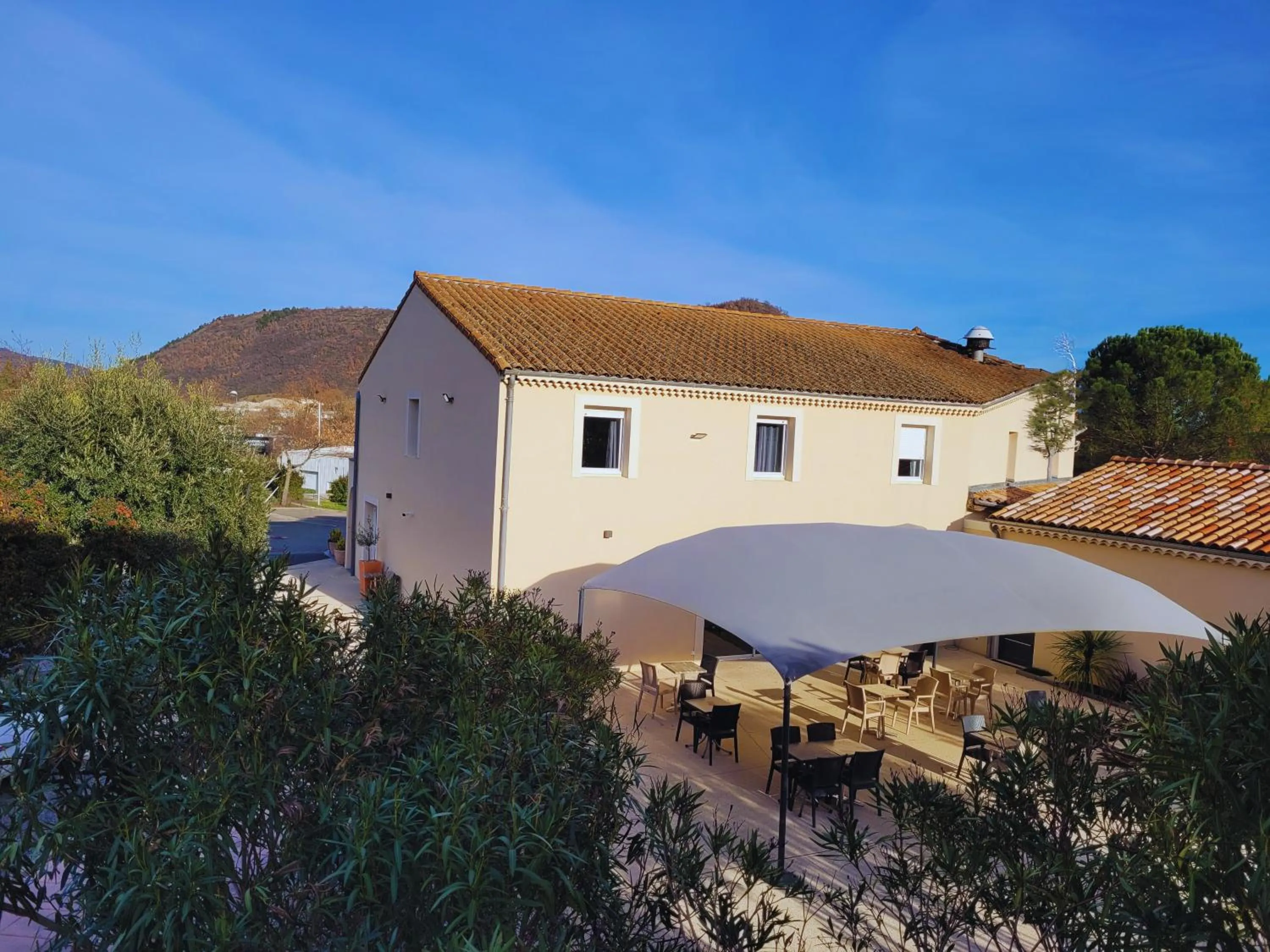 Property building in Hotel Restaurant Les Chataigniers