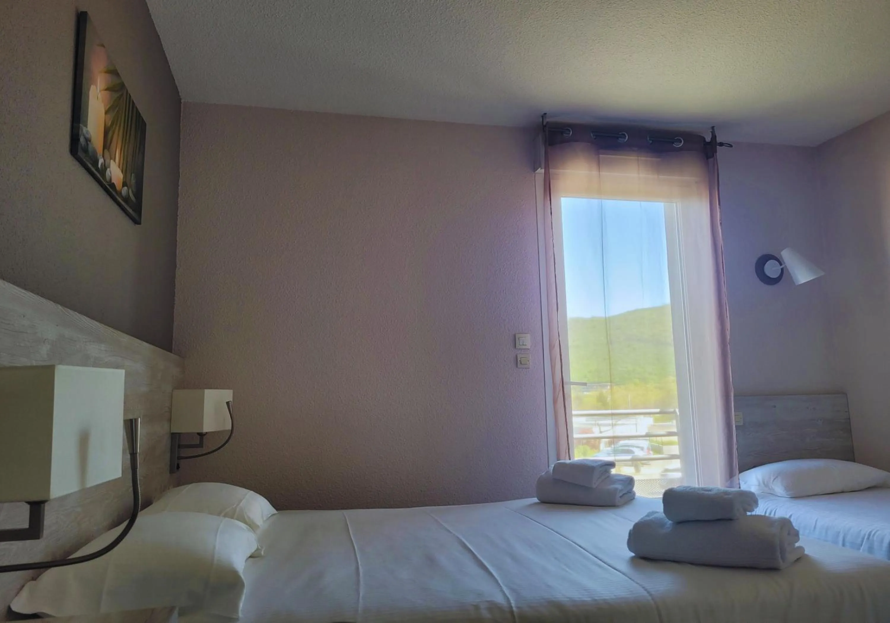 Bed in Hotel Restaurant Les Chataigniers