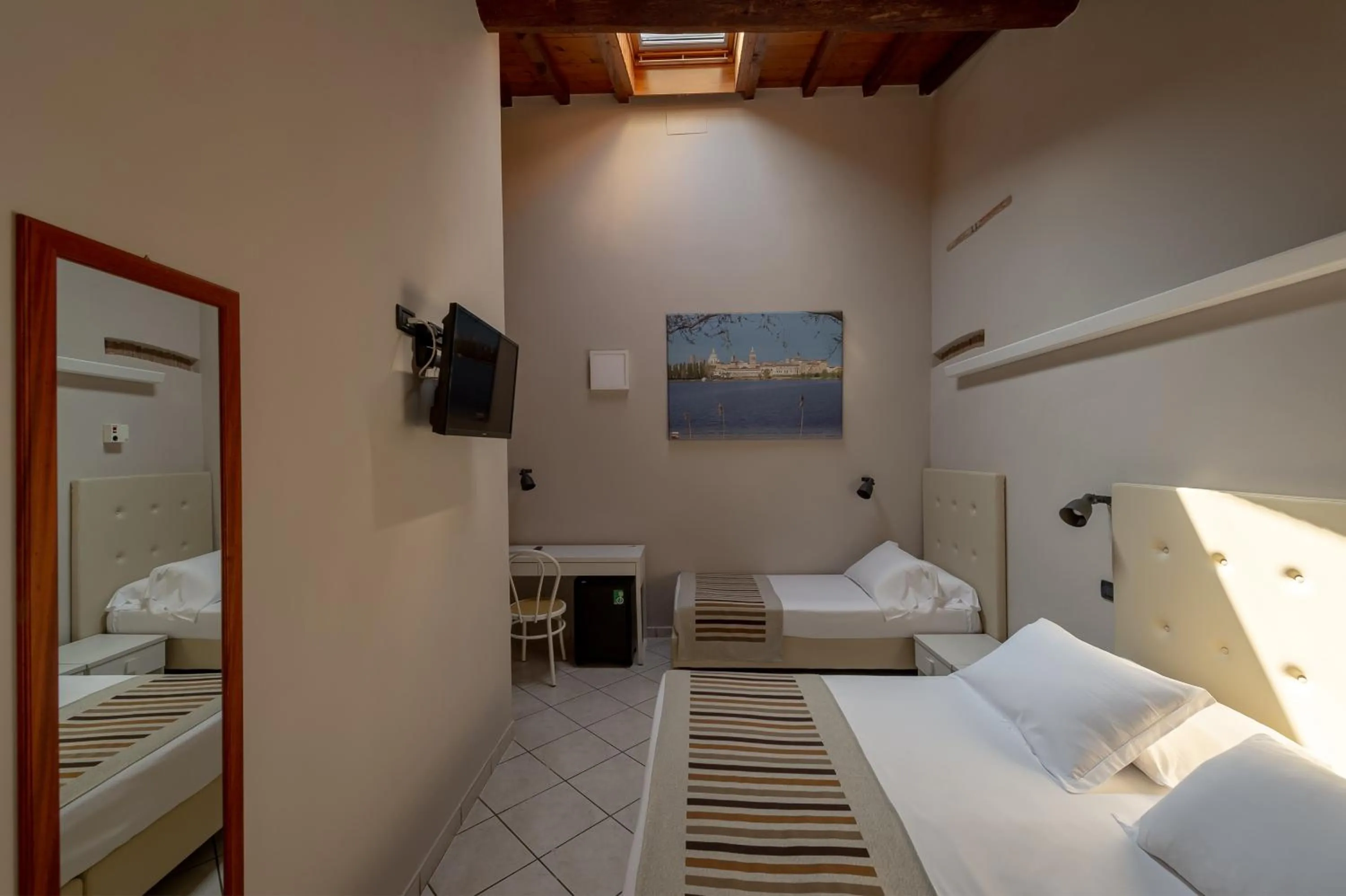 TV and multimedia, Bed in Abbazia Bed & Breakfast, MantegnaHotels