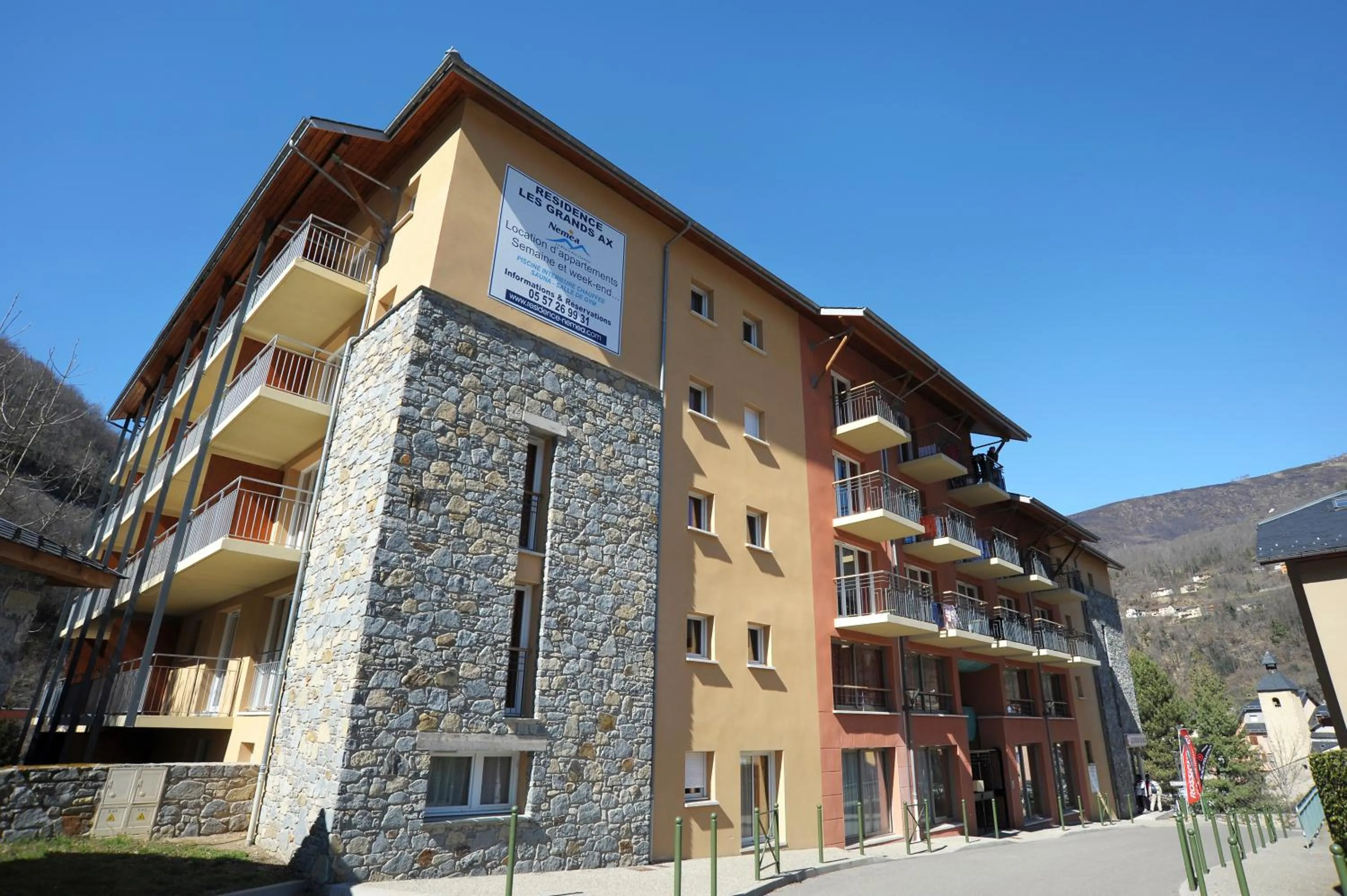 Facade/entrance in Résidence Néméa Les Grands Ax