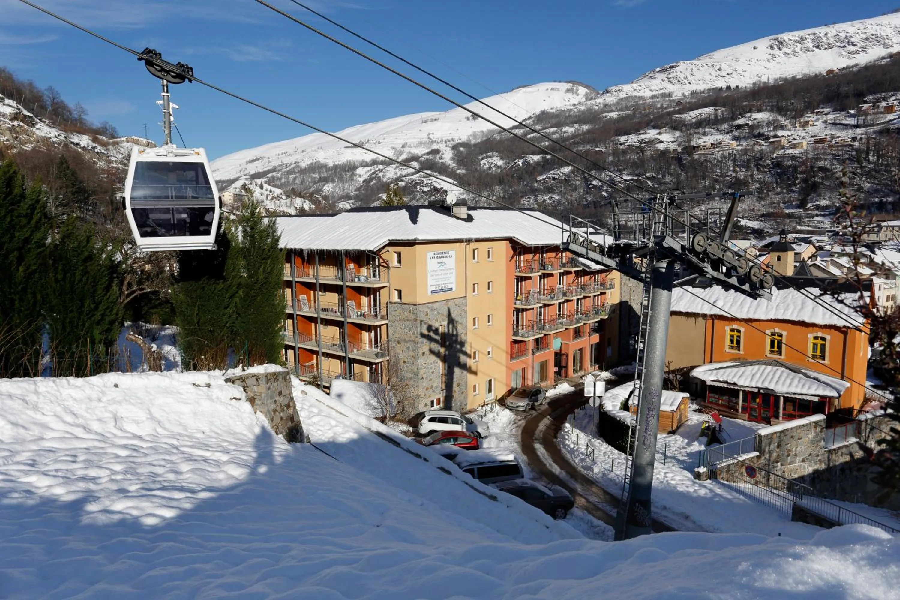 Facade/entrance in Résidence Néméa Les Grands Ax