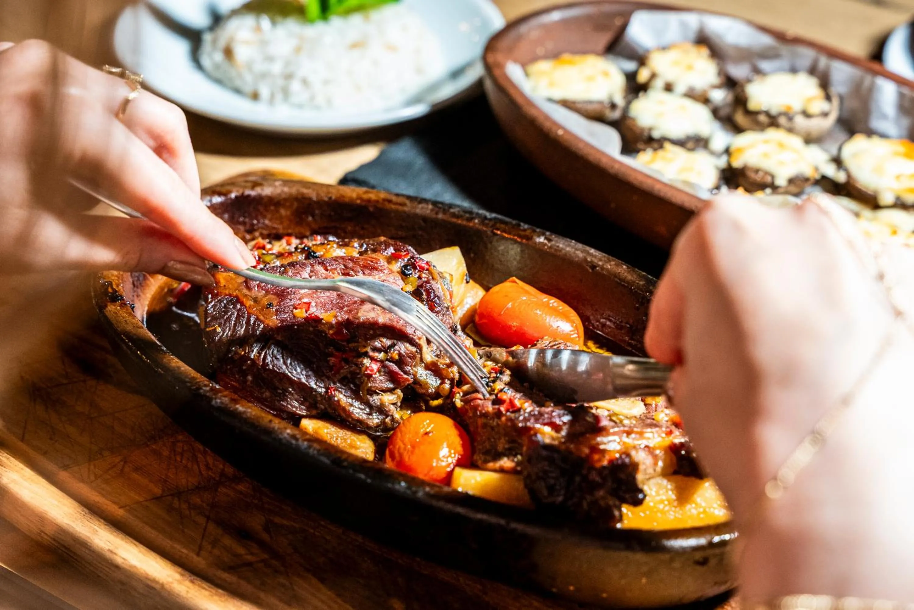 Restaurant/places to eat in HMA Hotel & Suites