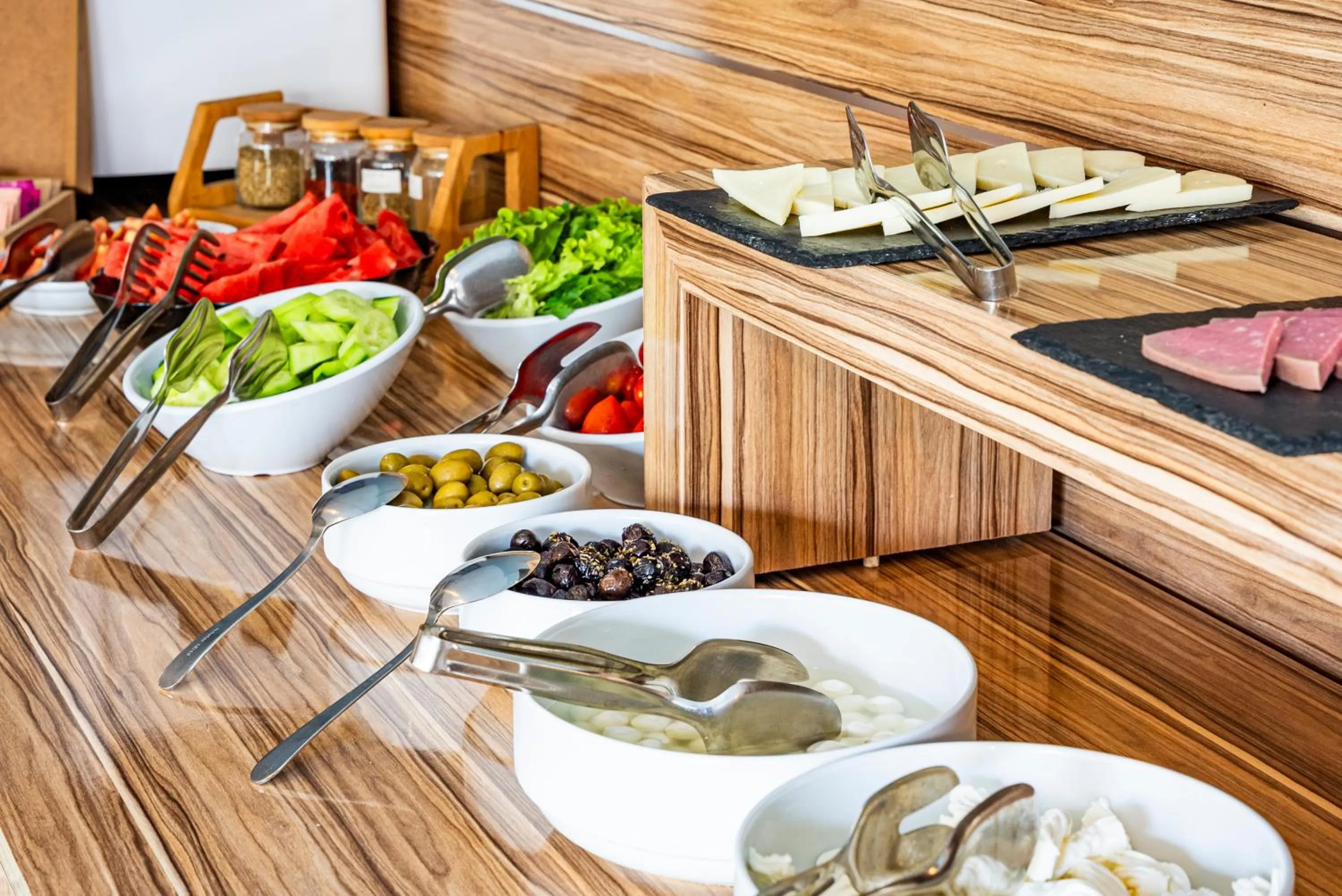 Food and drinks in HMA Hotel & Suites