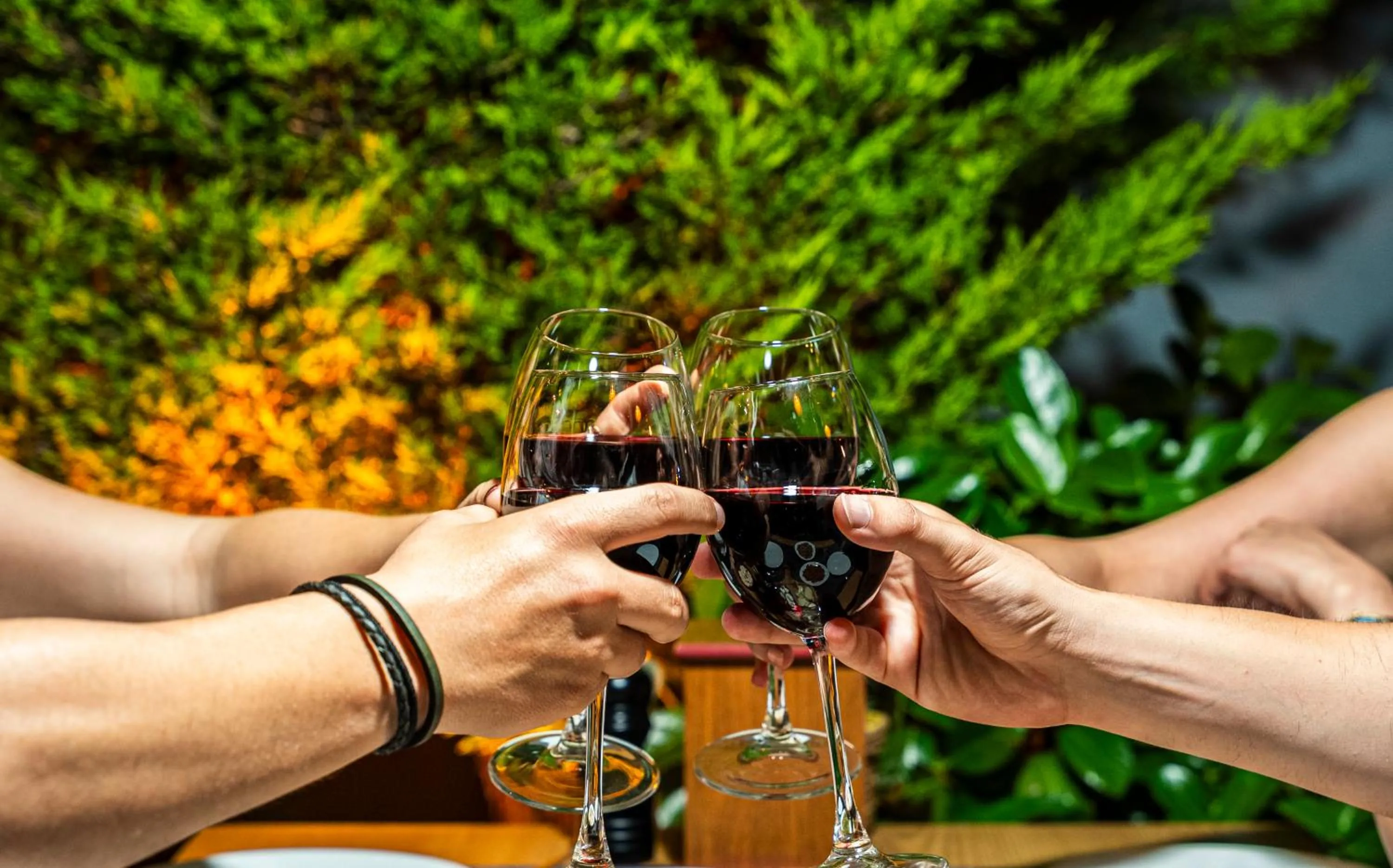 Restaurant/places to eat in HMA Hotel & Suites