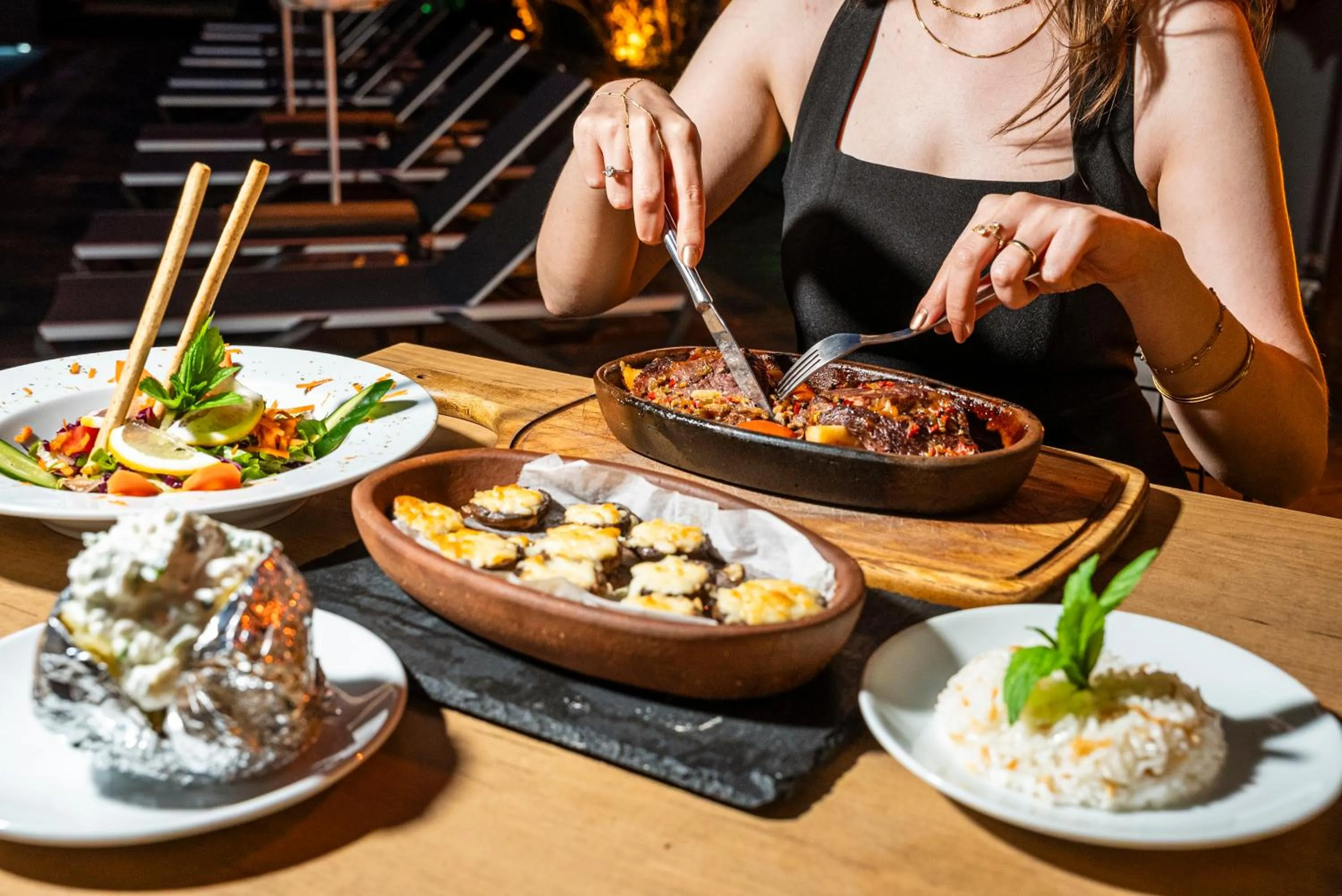 Restaurant/places to eat in HMA Hotel & Suites