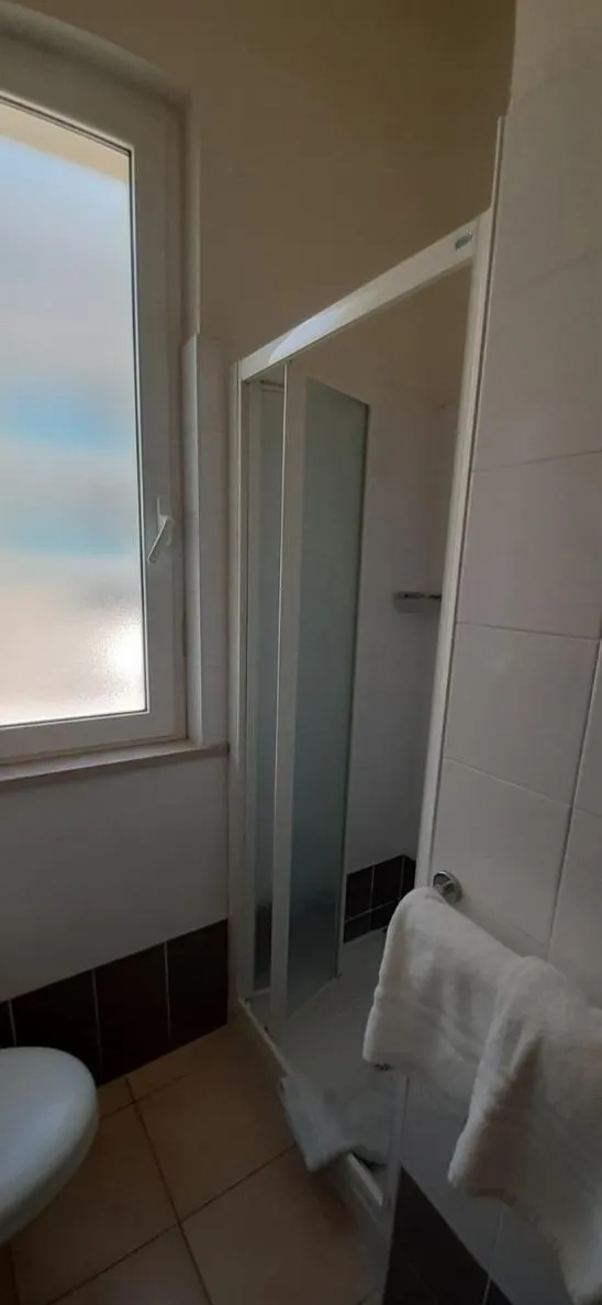 Shower in Hotel Belmar