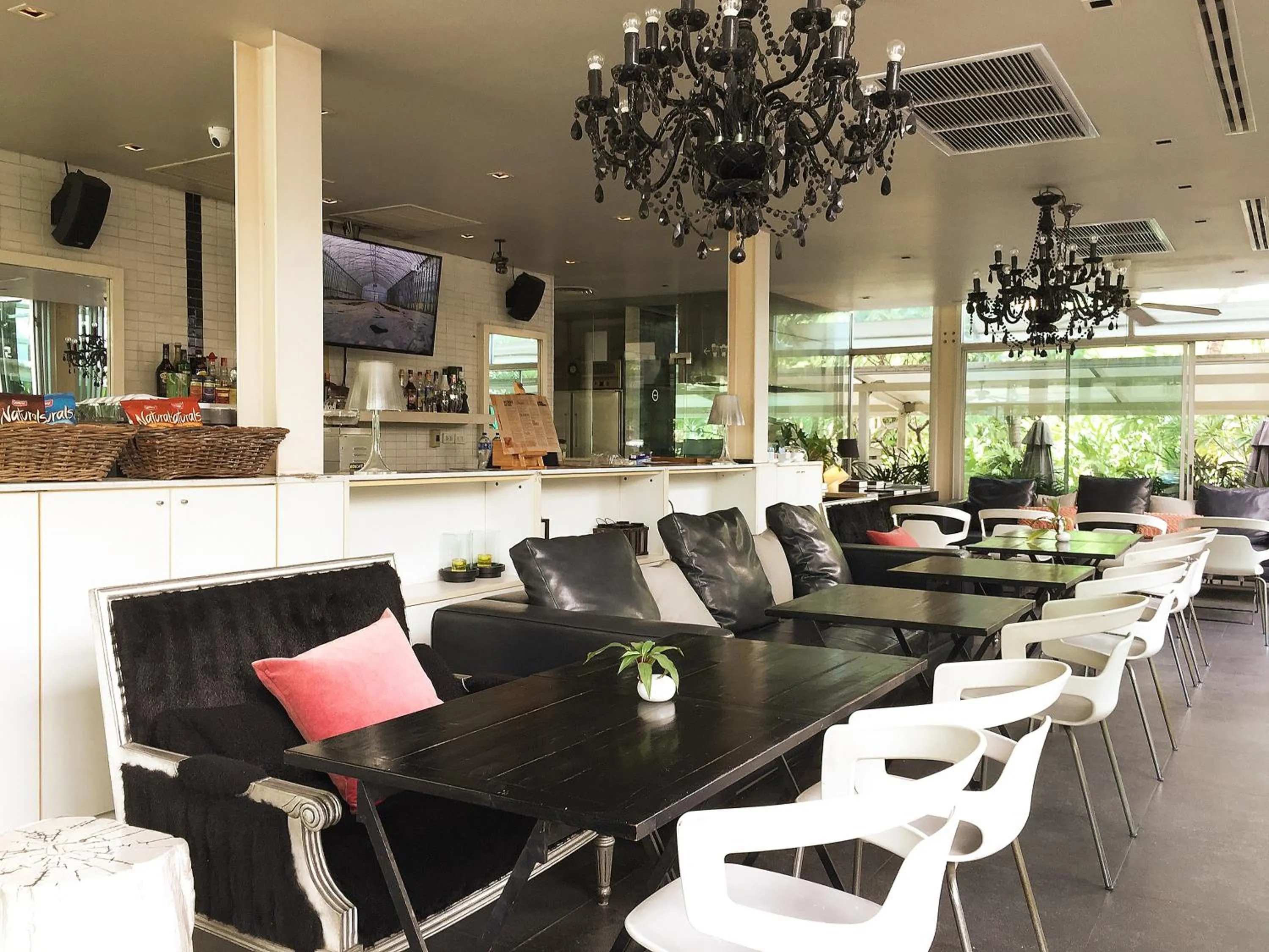 Restaurant/places to eat in Refillnow! Hostel