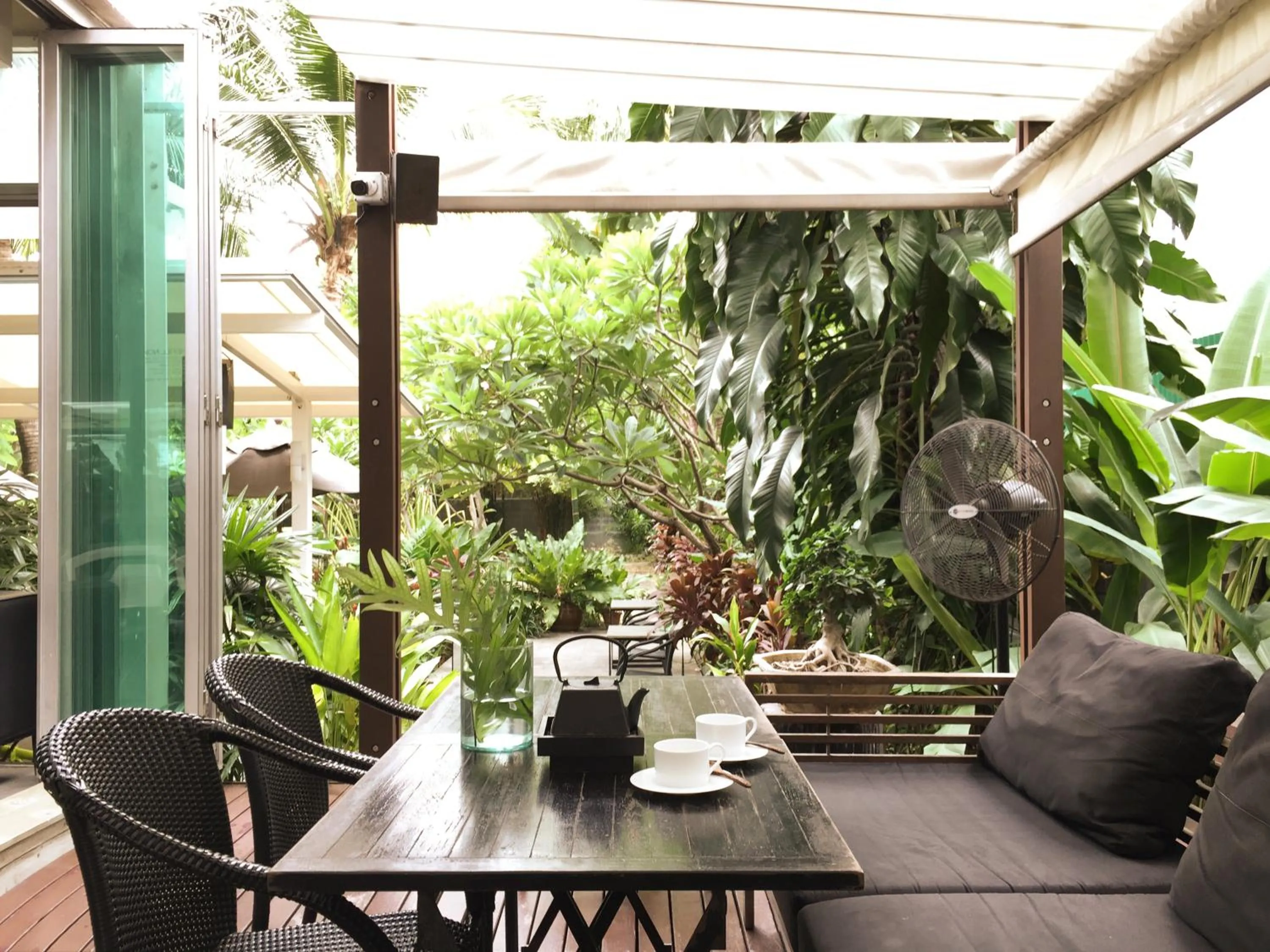 Restaurant/places to eat in Refillnow! Hostel