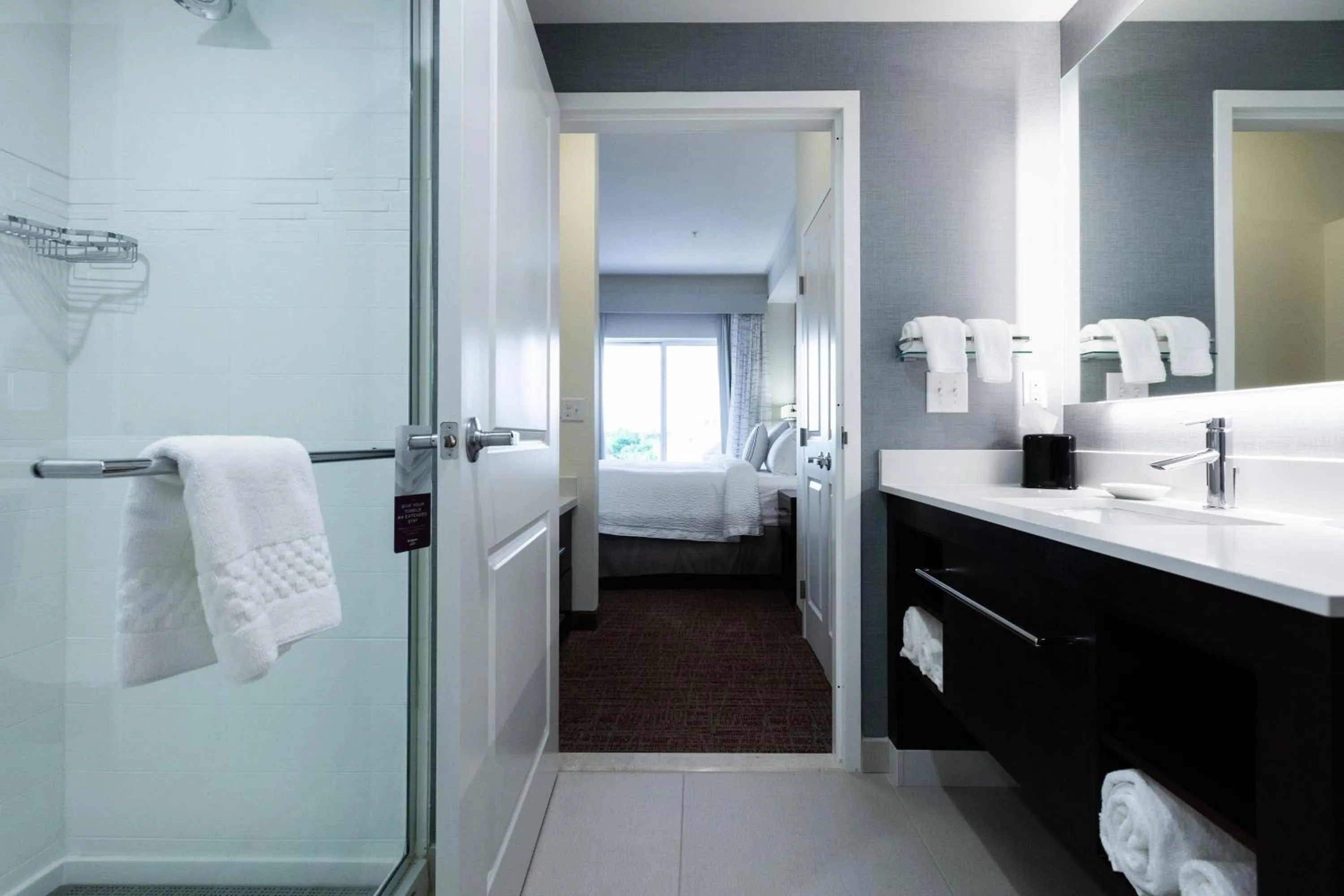 Bathroom, Bed in Residence Inn by Marriott Oklahoma City North/Quail Springs