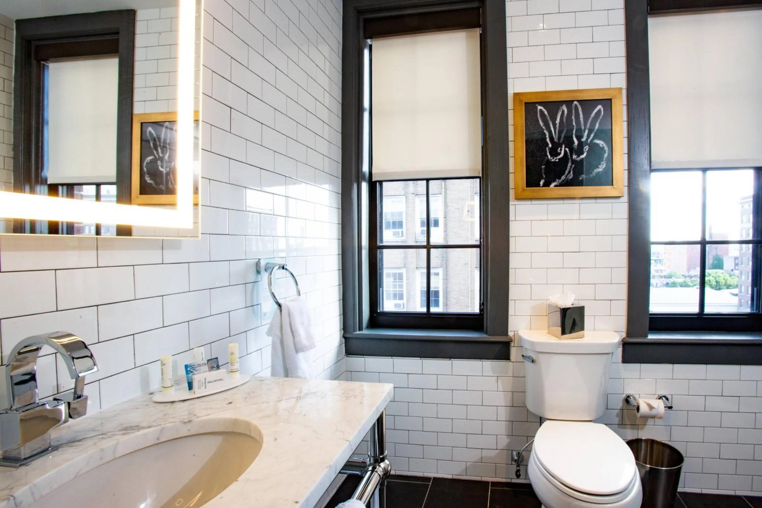 Bathroom in Fairfield Inn & Suites by Marriott Philadelphia Downtown/Center City