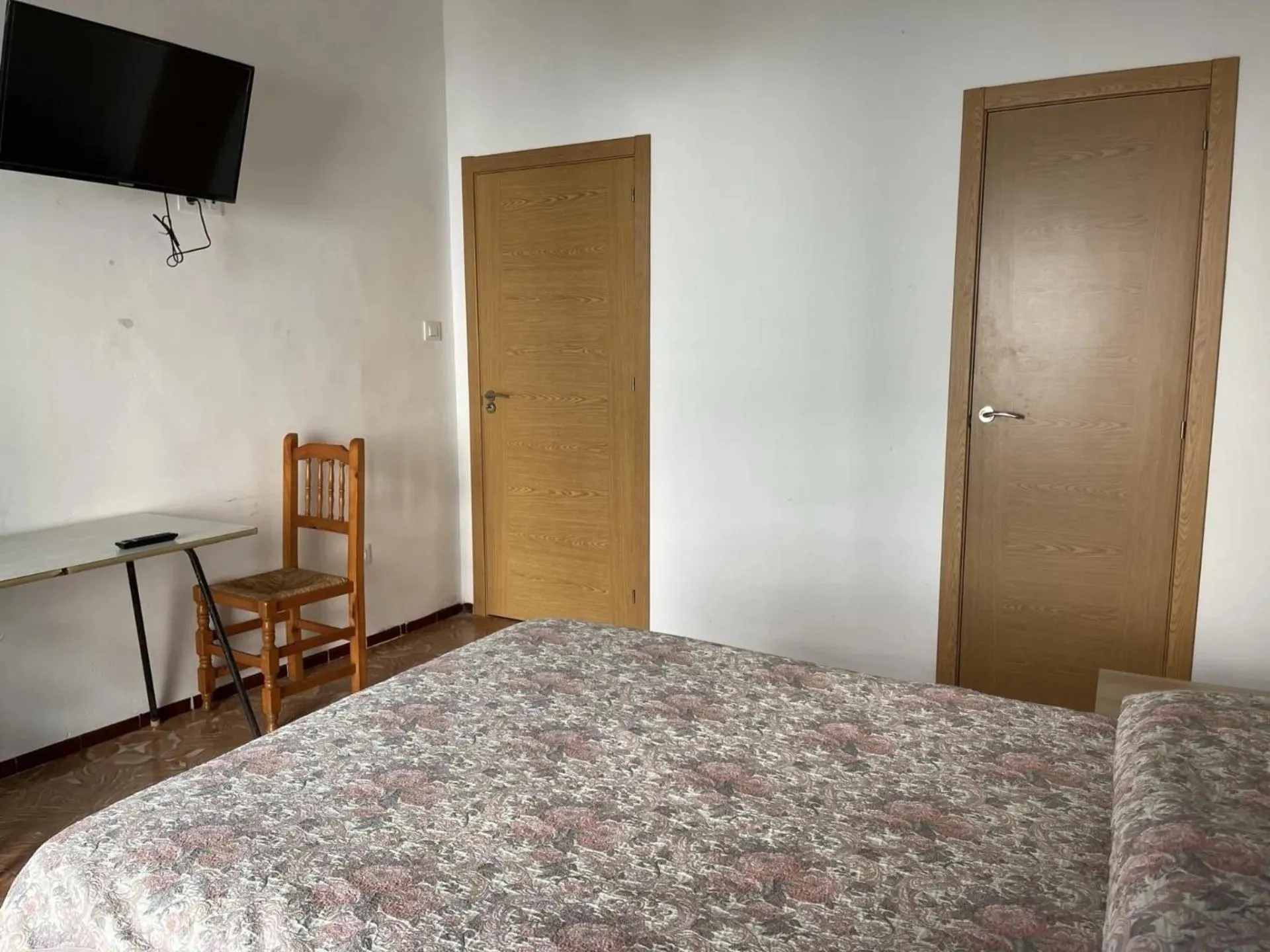 Photo of the whole room, Bed in Fonda Joan