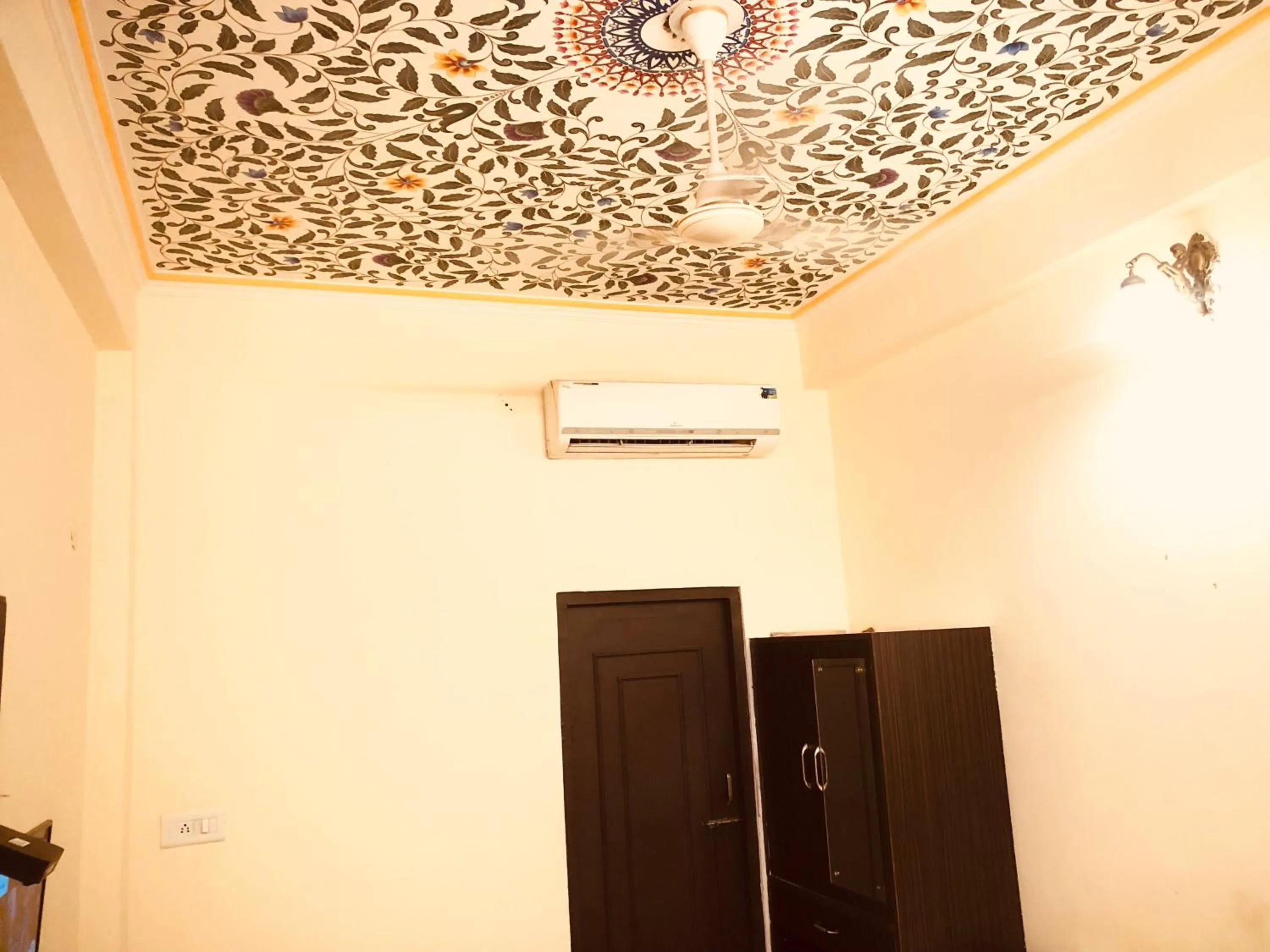 Photo of the whole room in Hotel Ranthambore Haveli