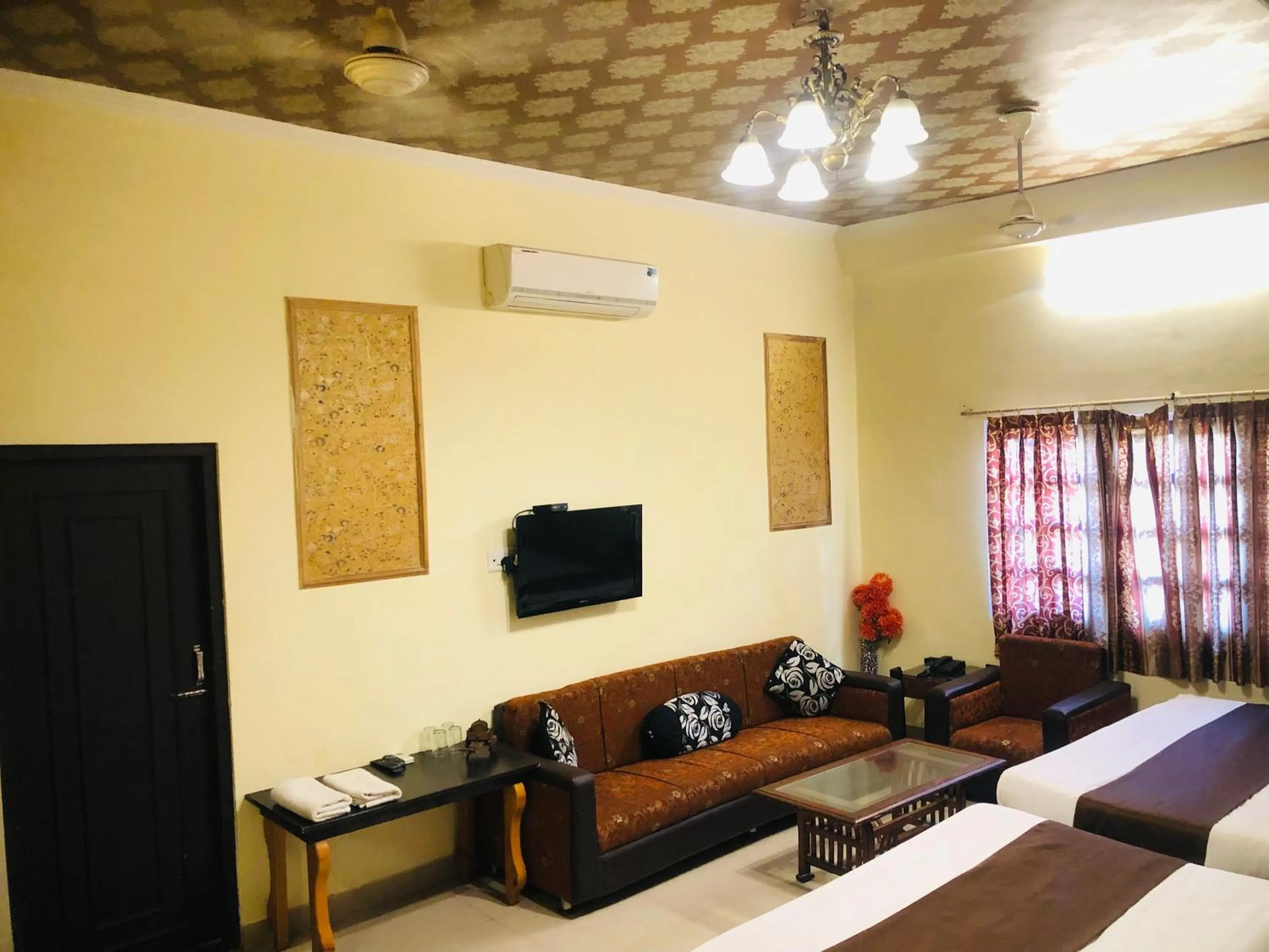 TV and multimedia in Hotel Ranthambore Haveli