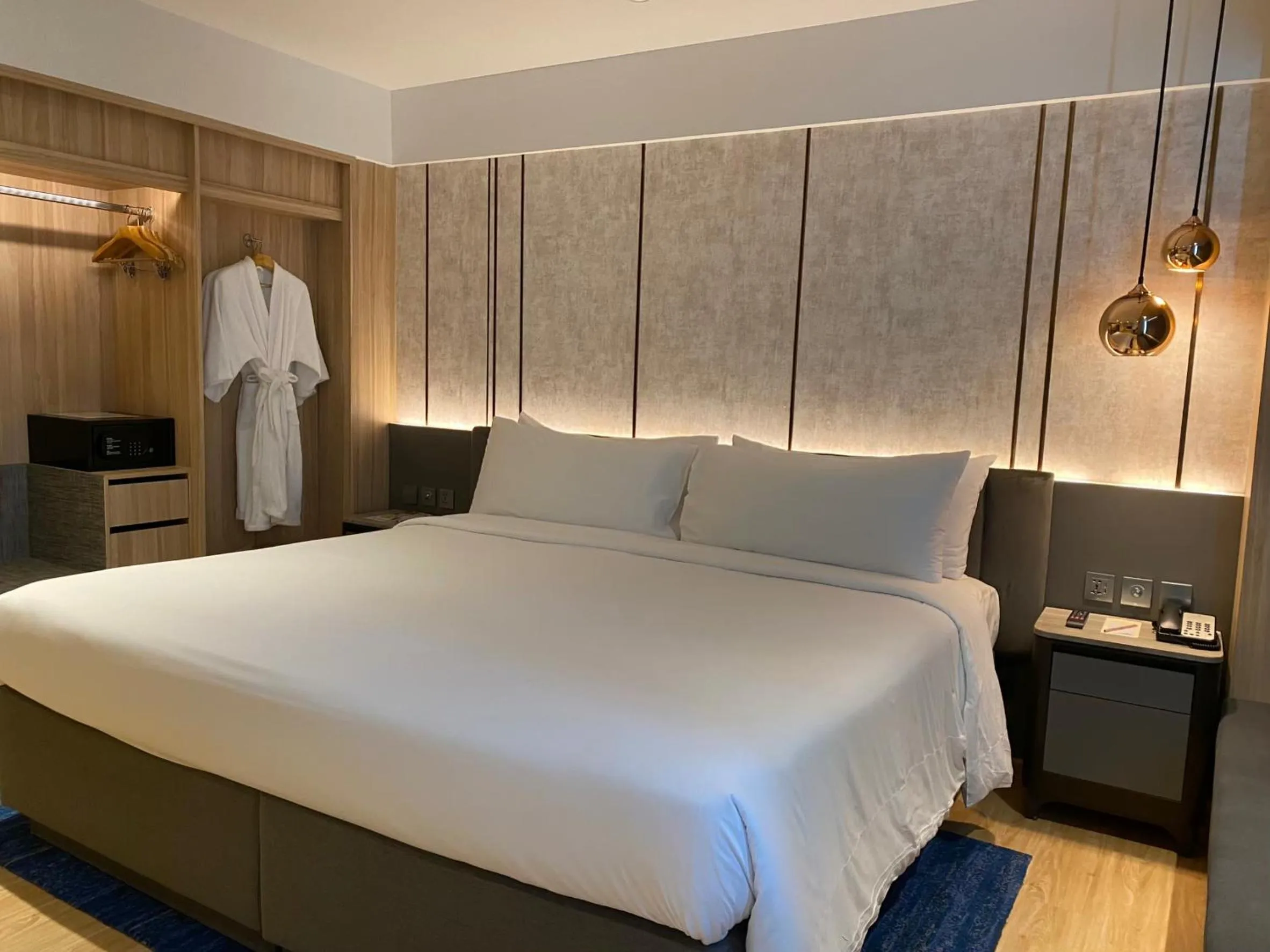 Bedroom, Bed in Miracle Grand Convention Hotel