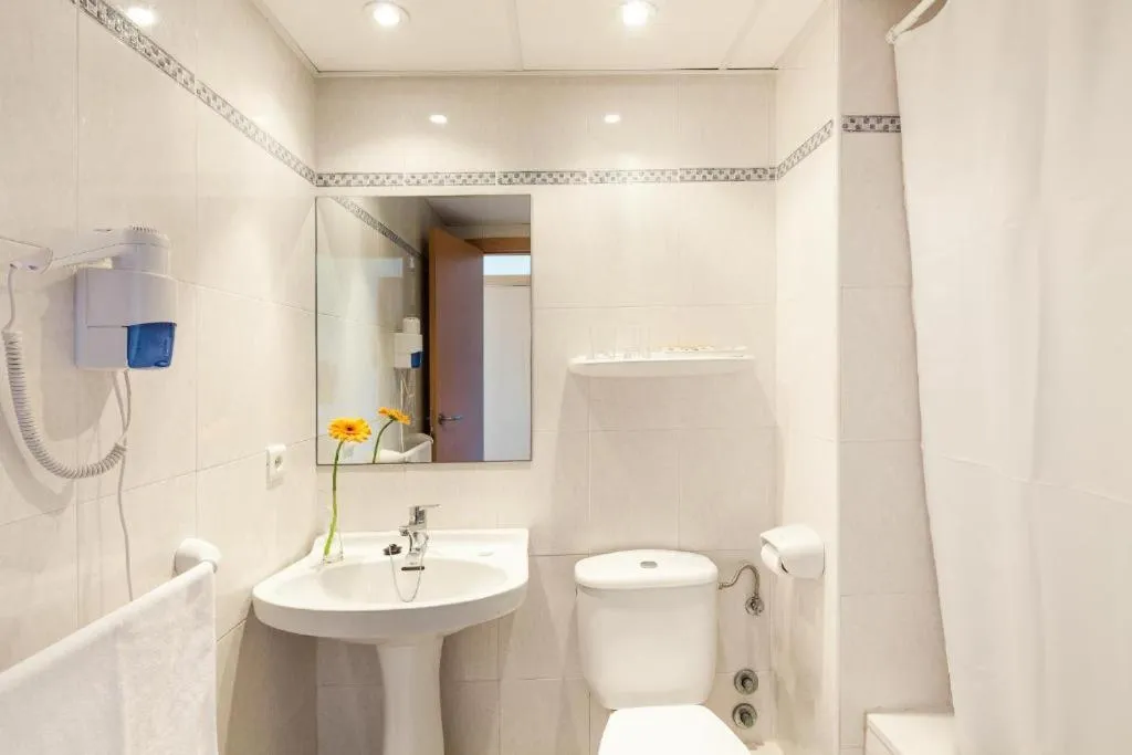 Shower in Club Can Bossa