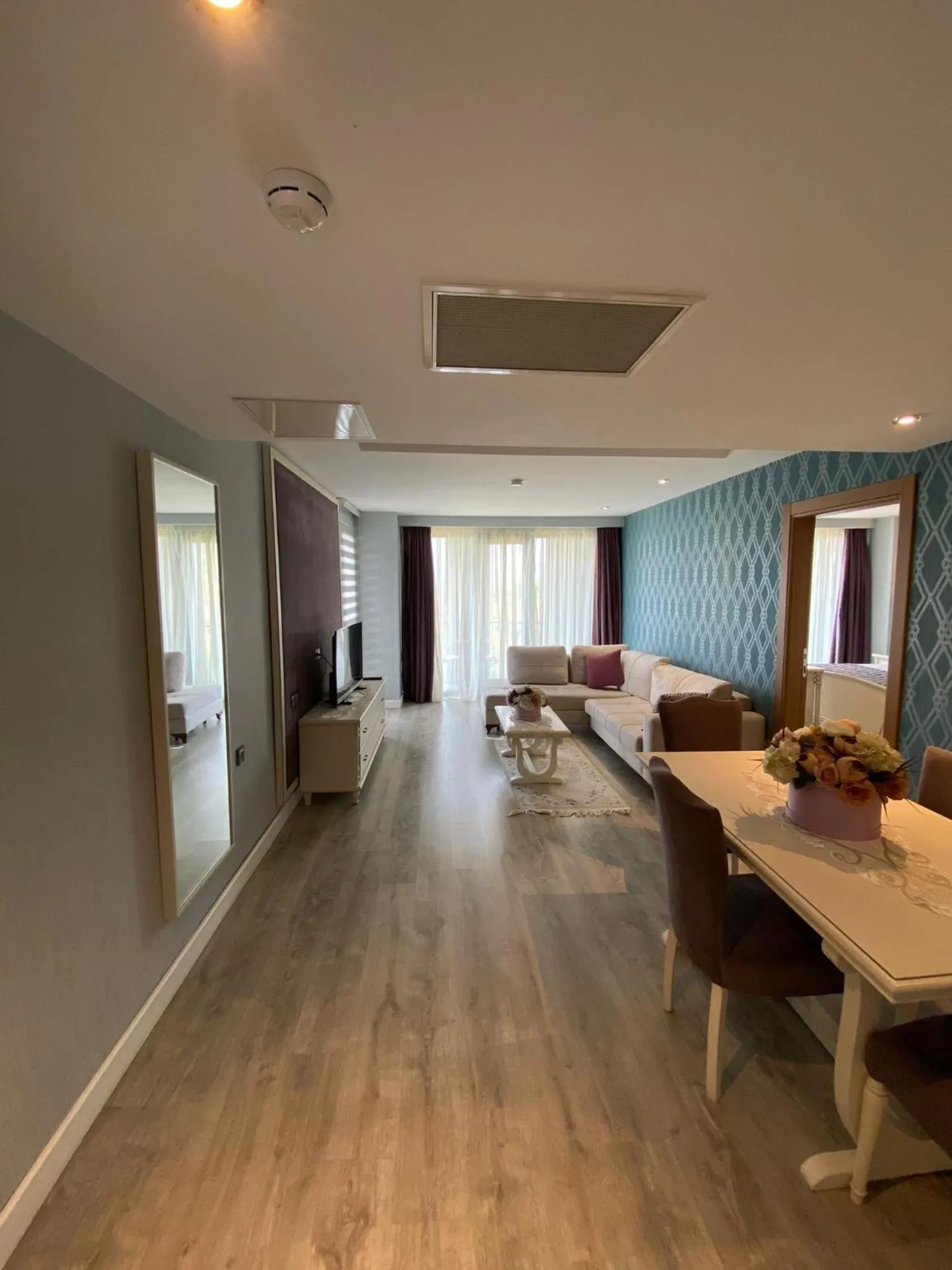 TV and multimedia in Ramada By Wyndham Giresun Piraziz