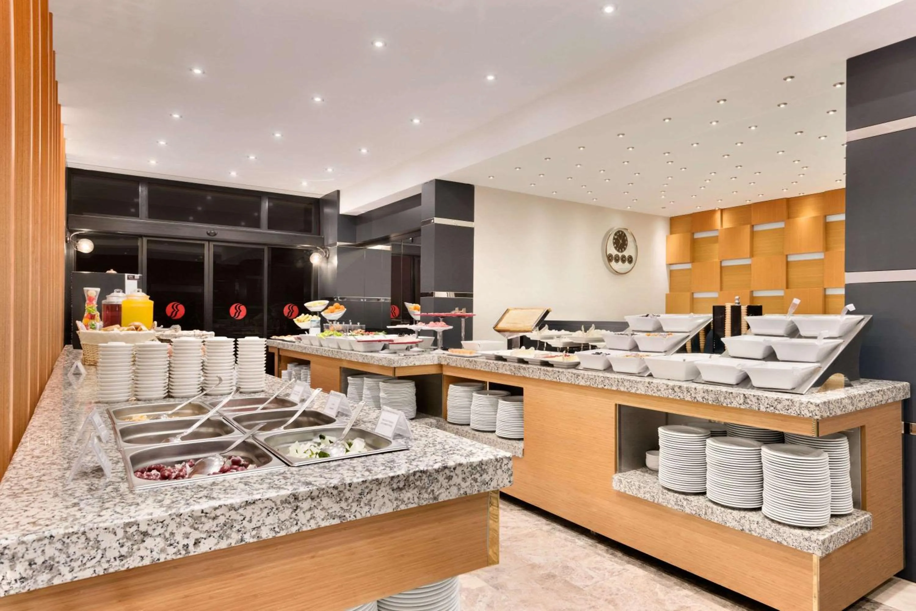 Restaurant/places to eat in Ramada By Wyndham Giresun Piraziz