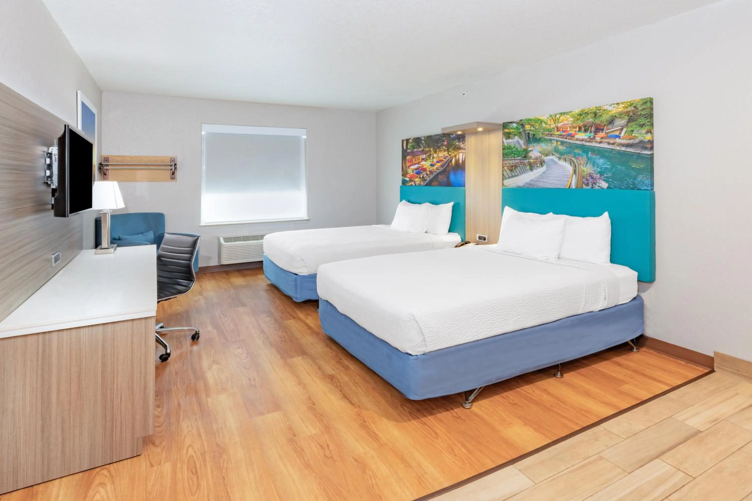 Bed in Days Inn & Suites by Wyndham San Antonio near Frost Bank Center