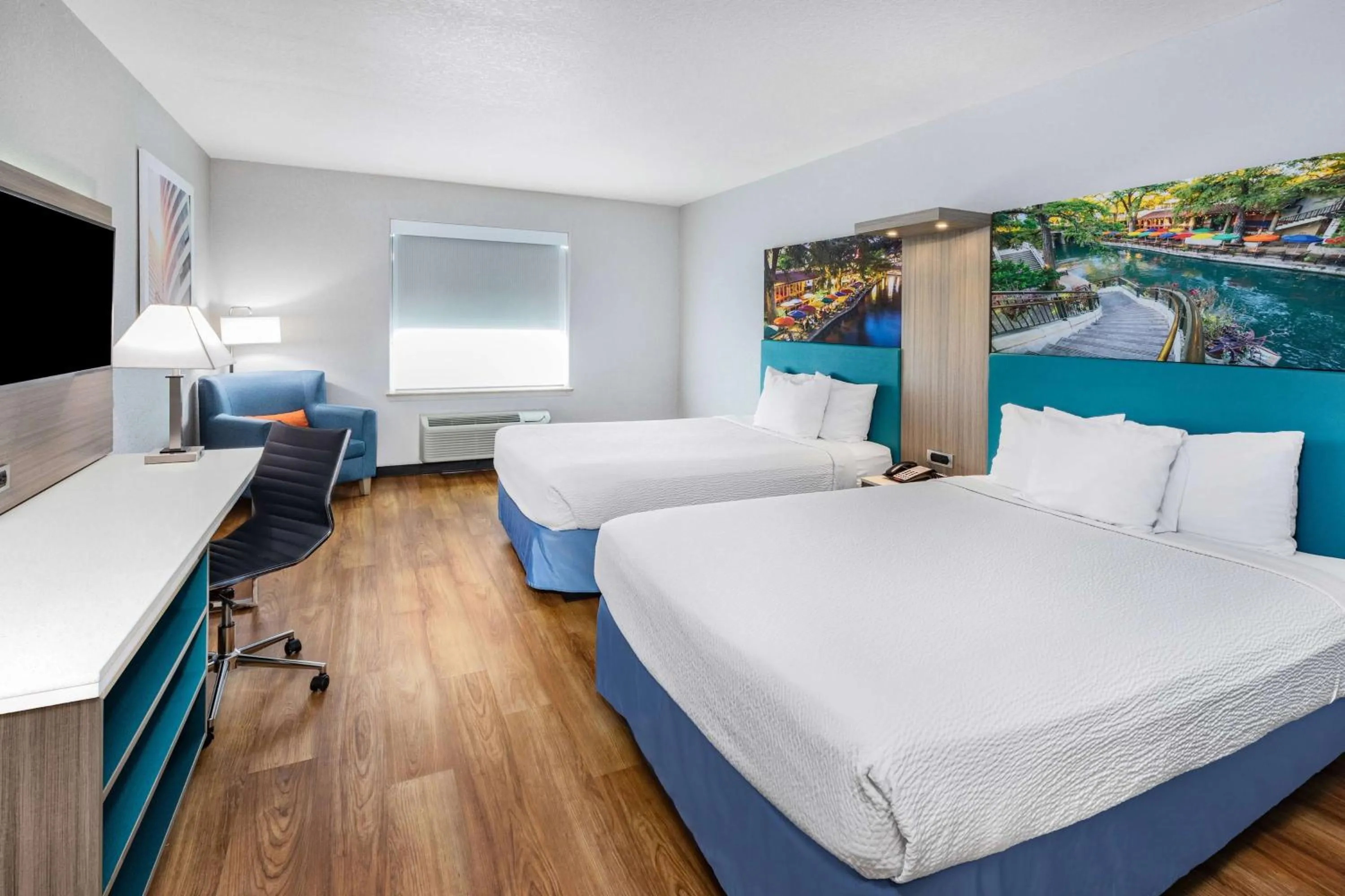 Photo of the whole room, Bed in Days Inn & Suites by Wyndham San Antonio near Frost Bank Center