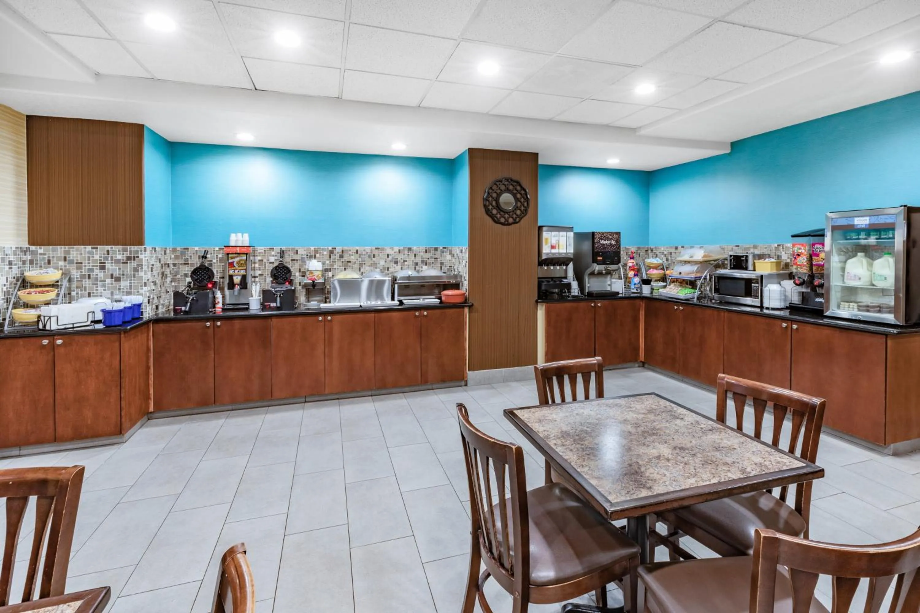 Food in Days Inn & Suites by Wyndham San Antonio near Frost Bank Center